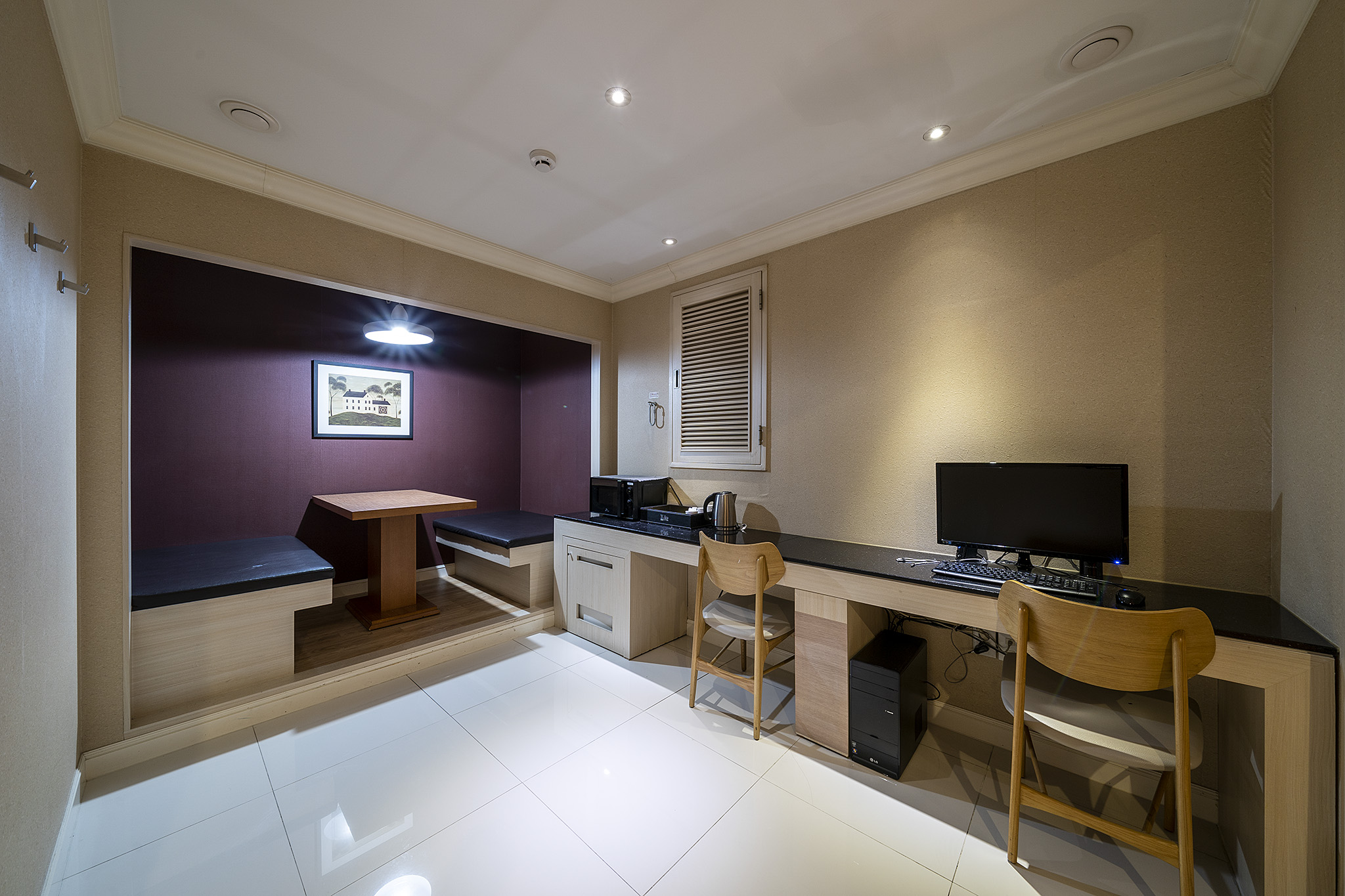 room detail thumbnail 1