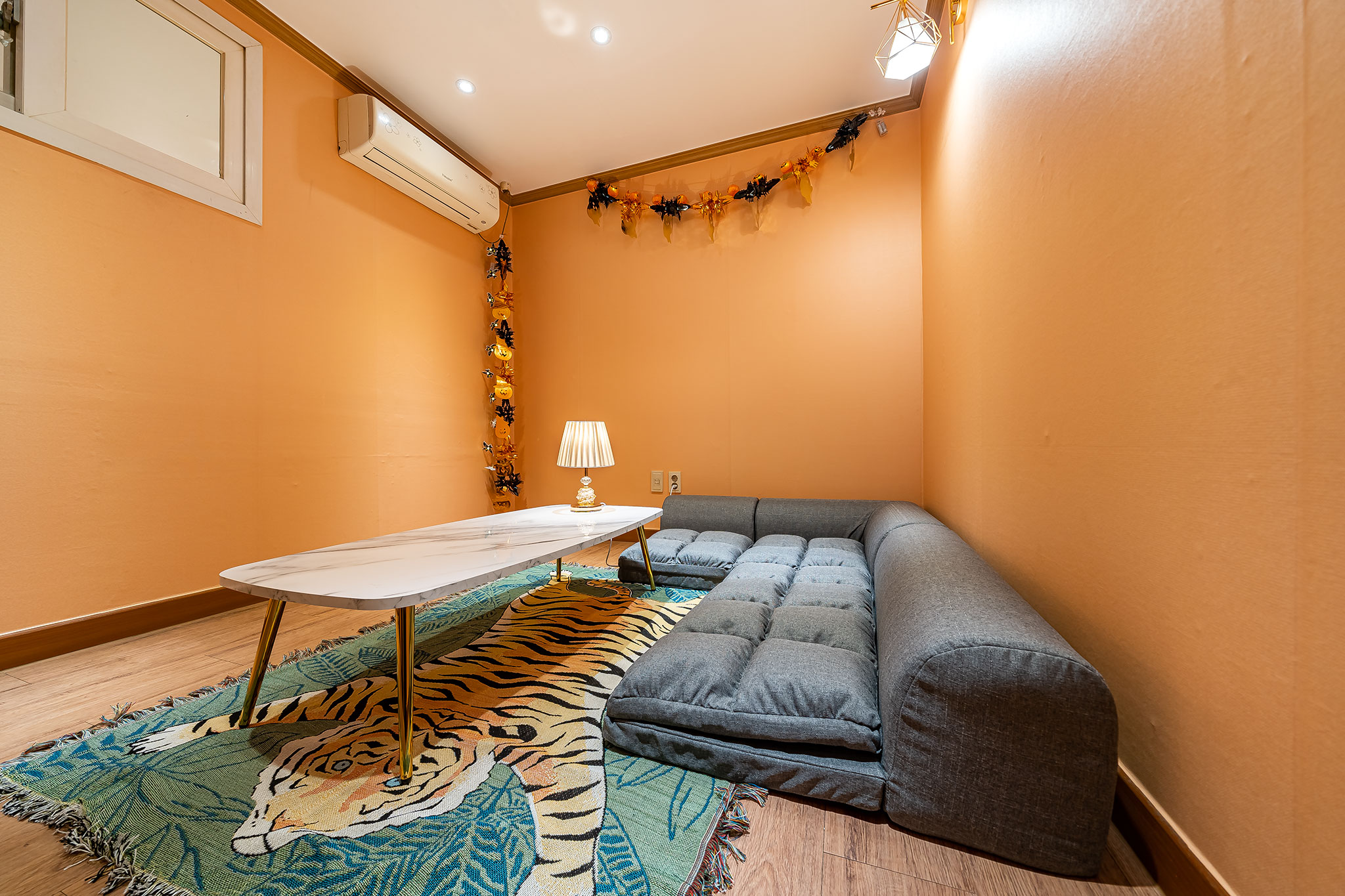 room detail thumbnail 2