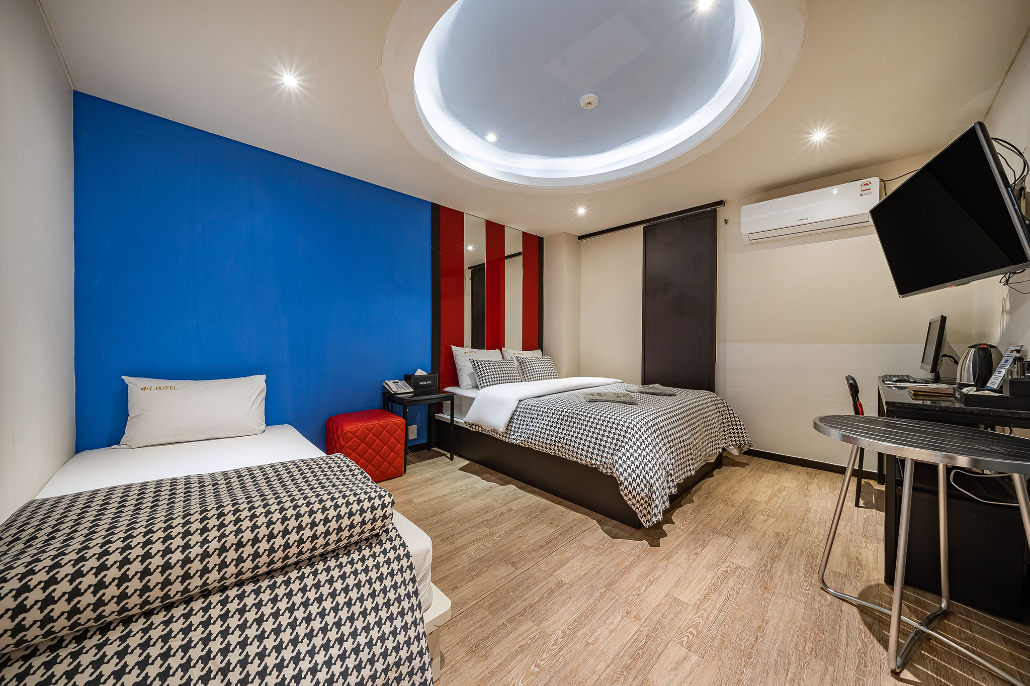 room detail thumbnail 1