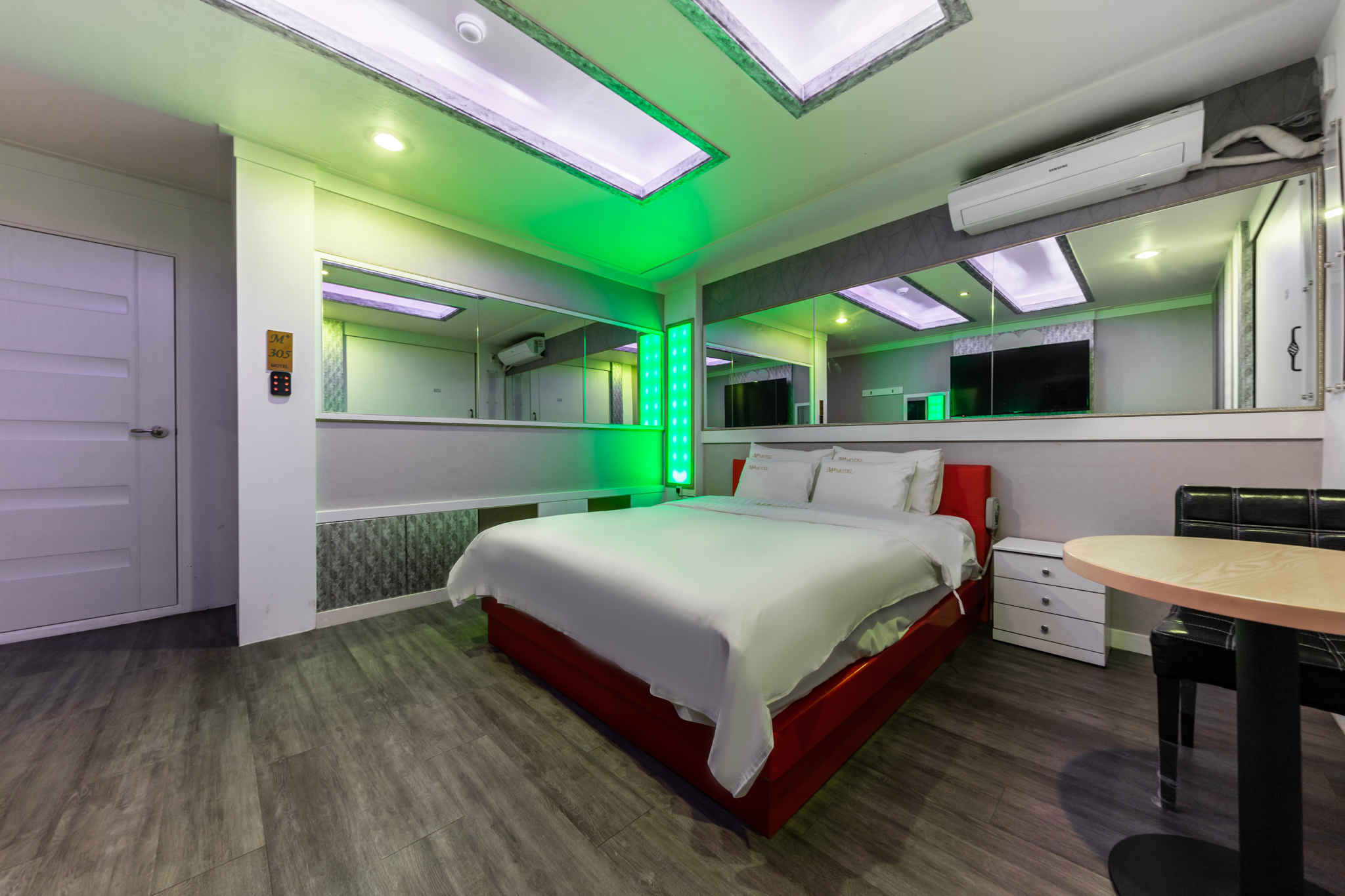 room detail thumbnail 1