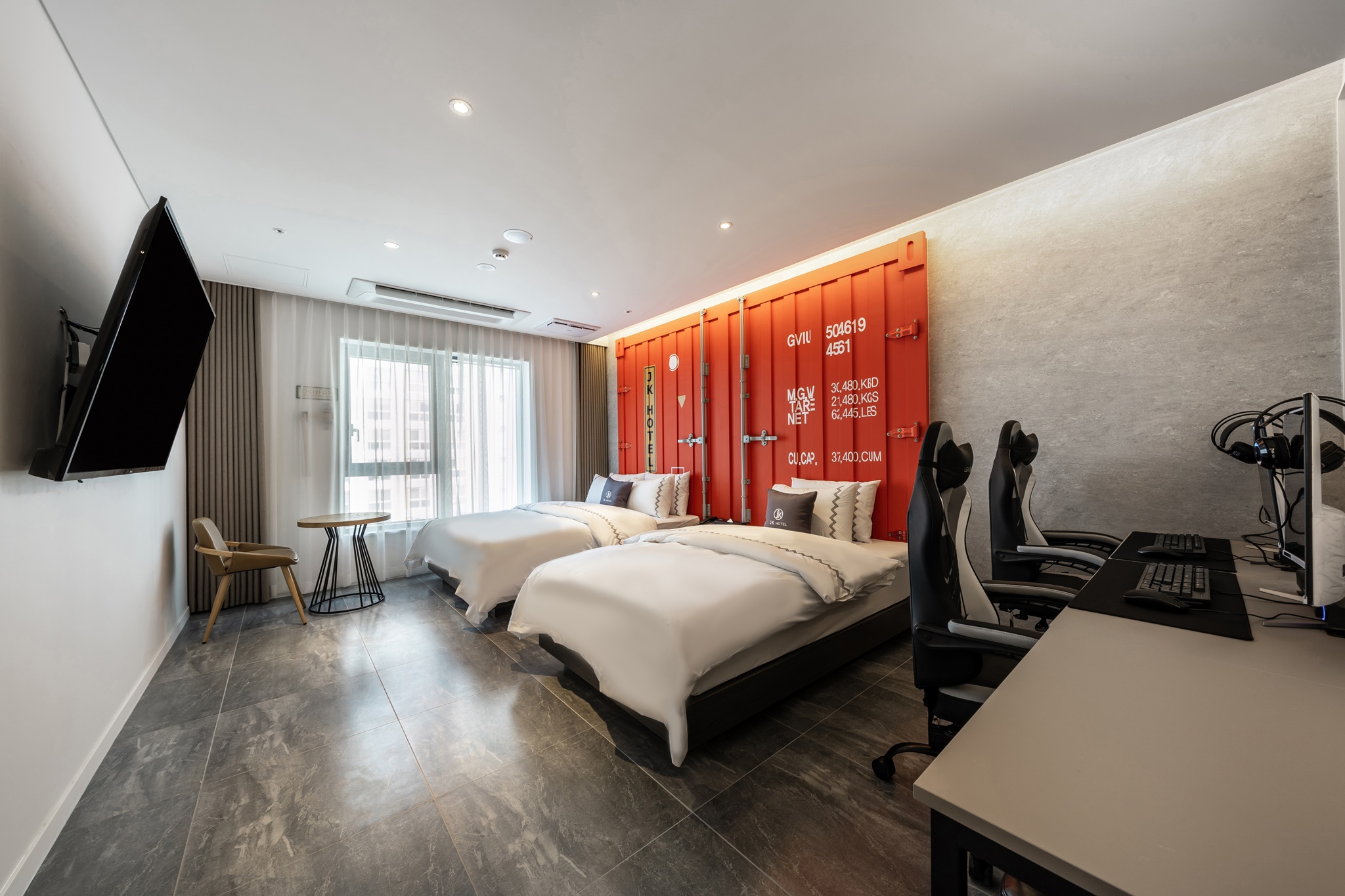 room detail thumbnail 1