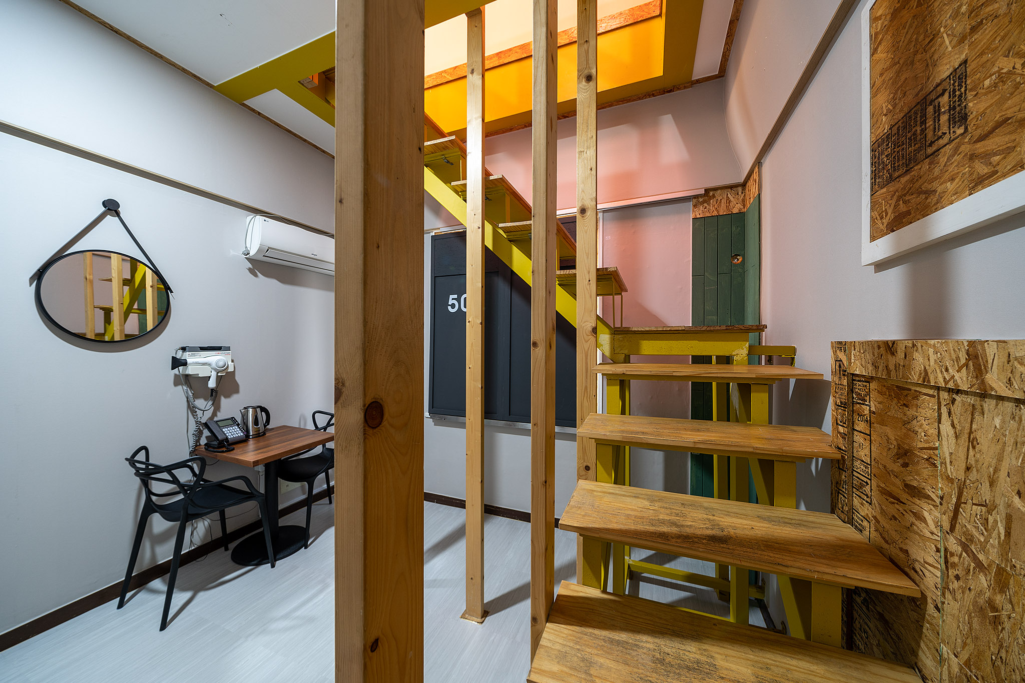 room detail thumbnail 2