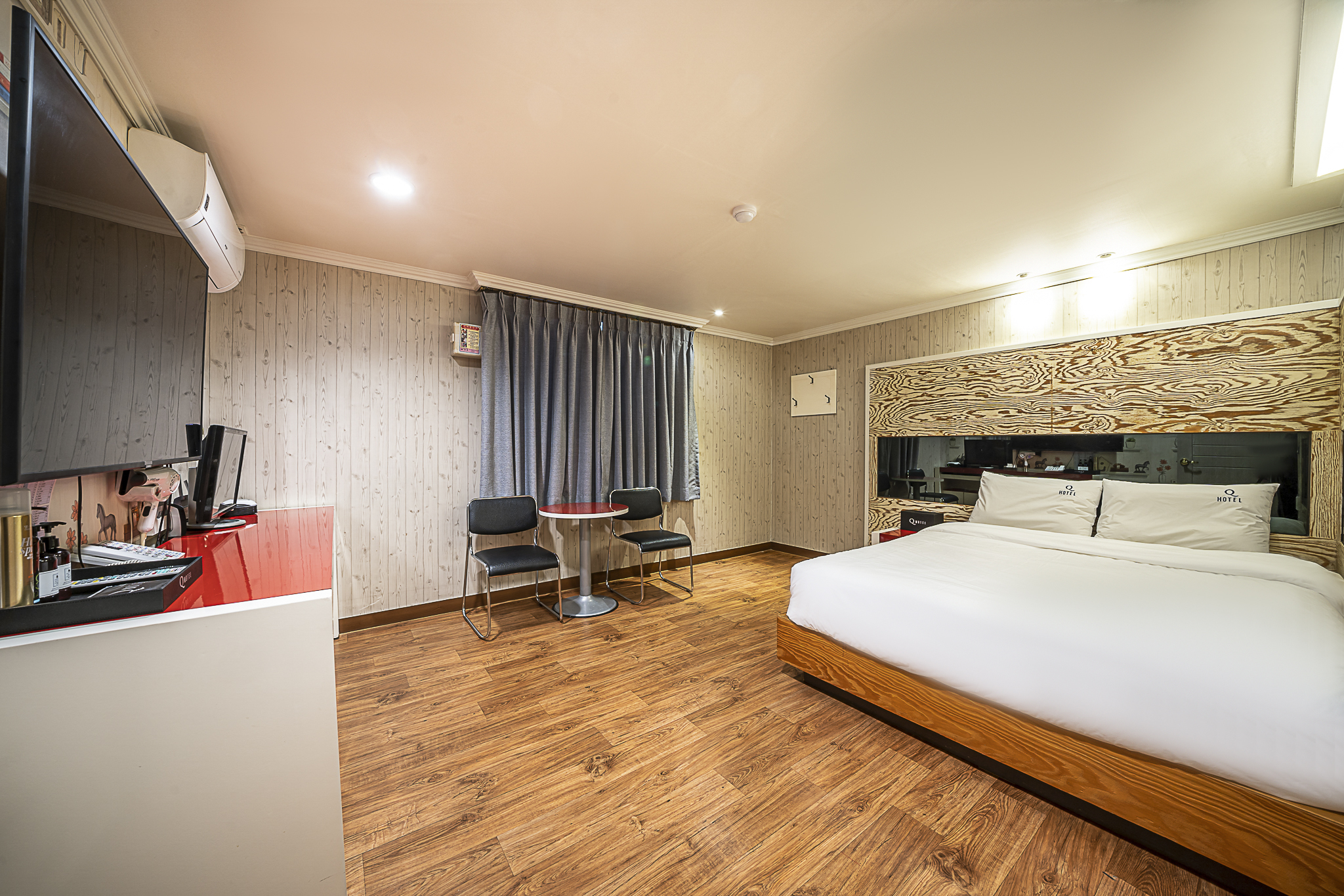 room detail thumbnail 0