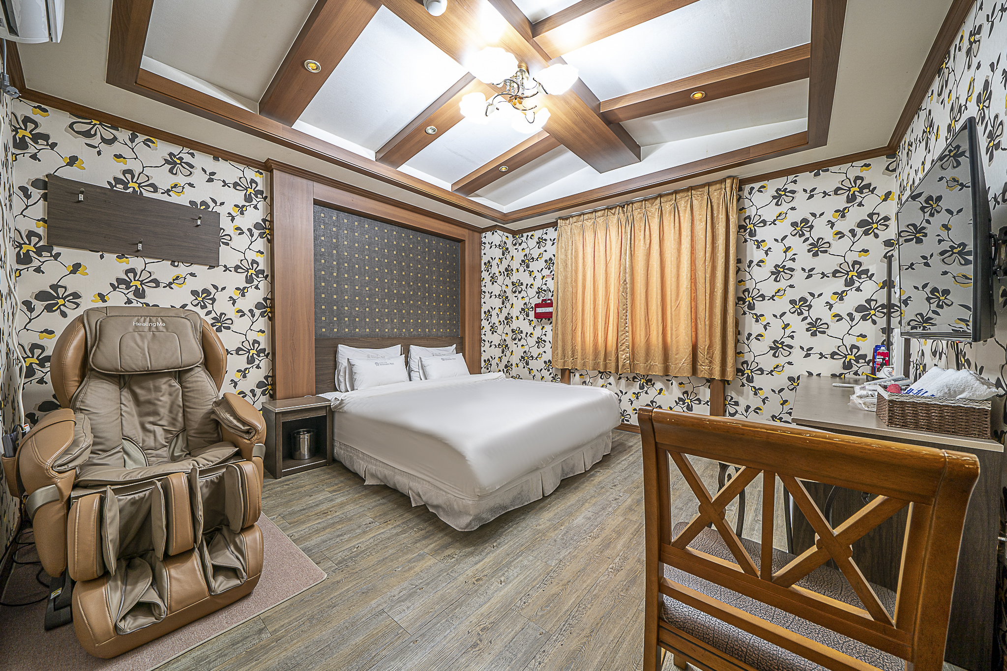 room detail thumbnail 0