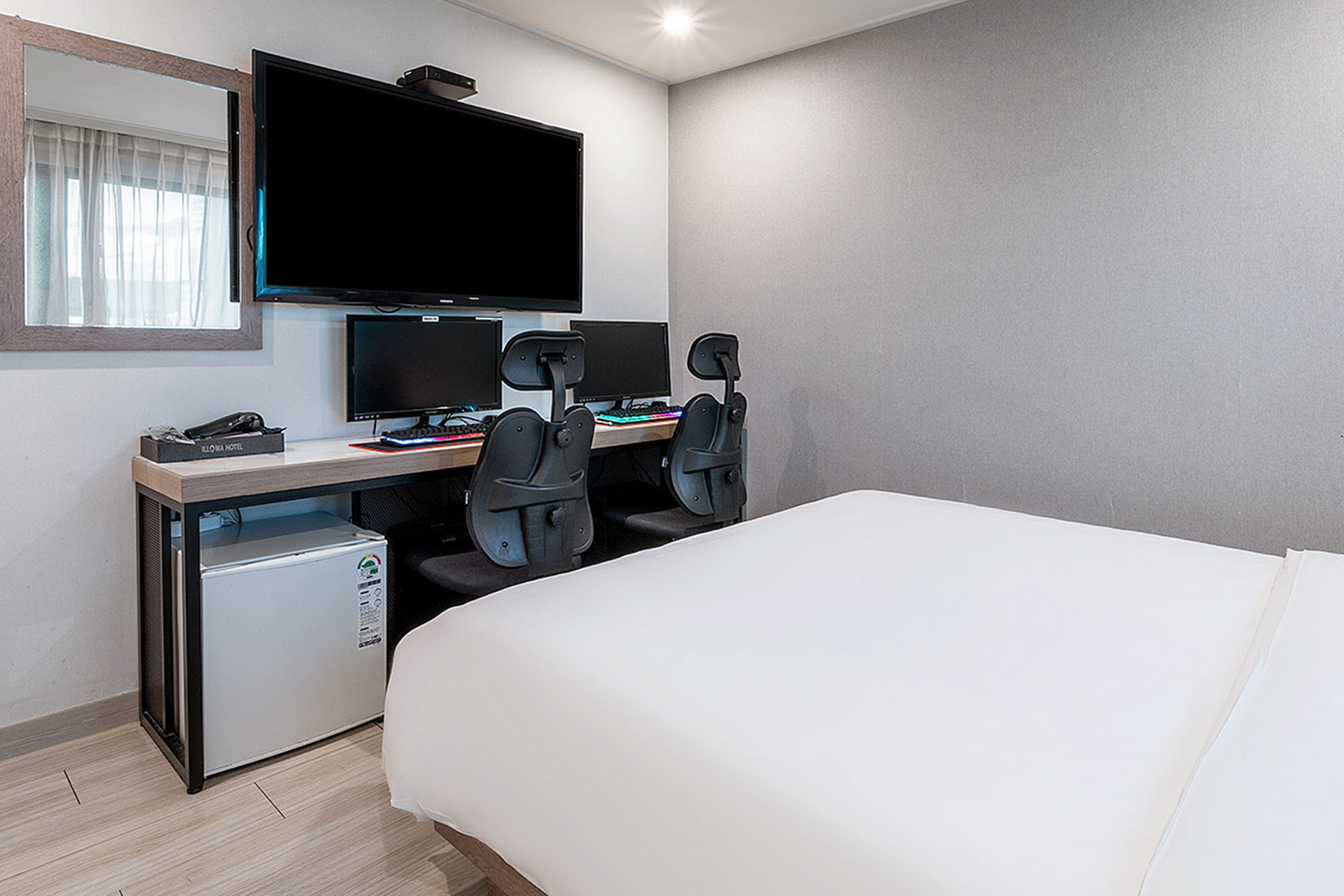 room detail thumbnail 1