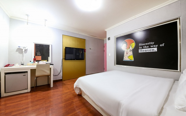 room detail thumbnail 1