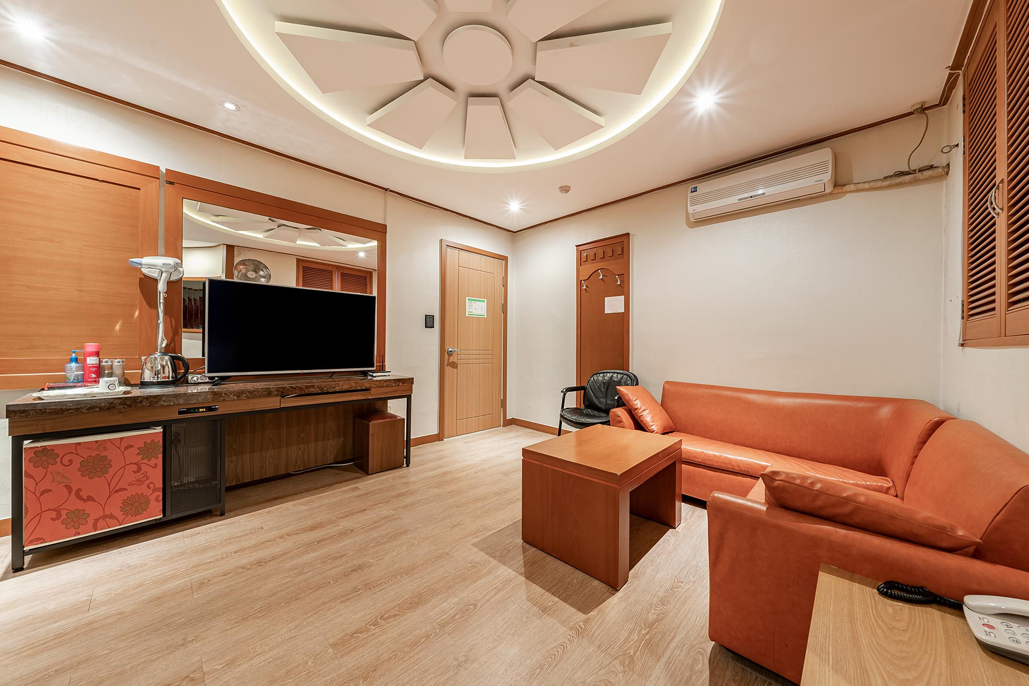room detail thumbnail 0