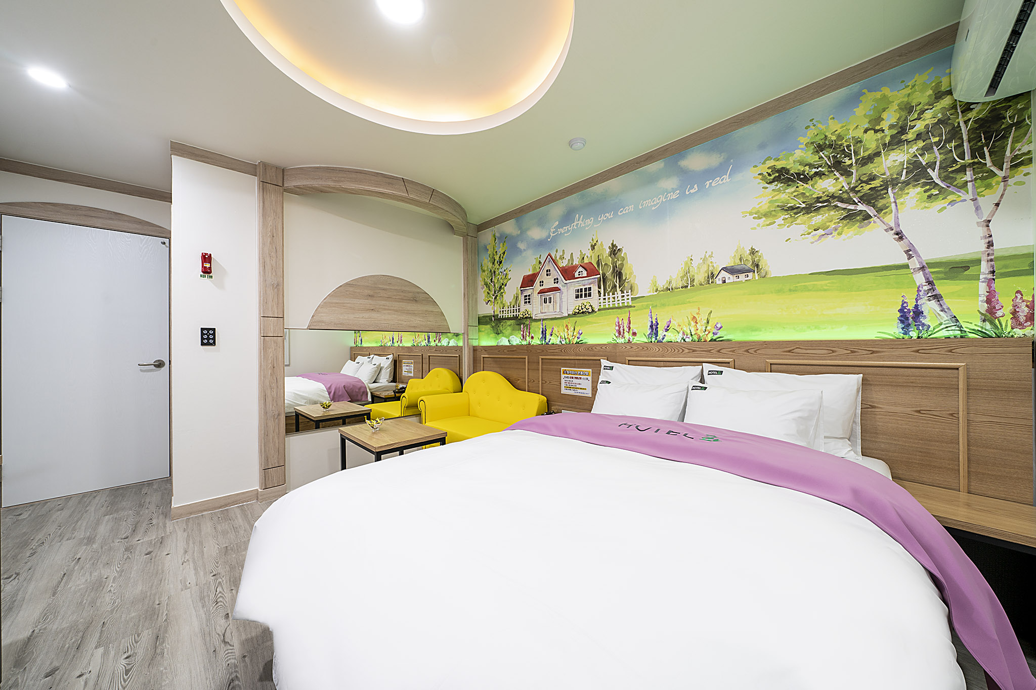 room detail thumbnail 1