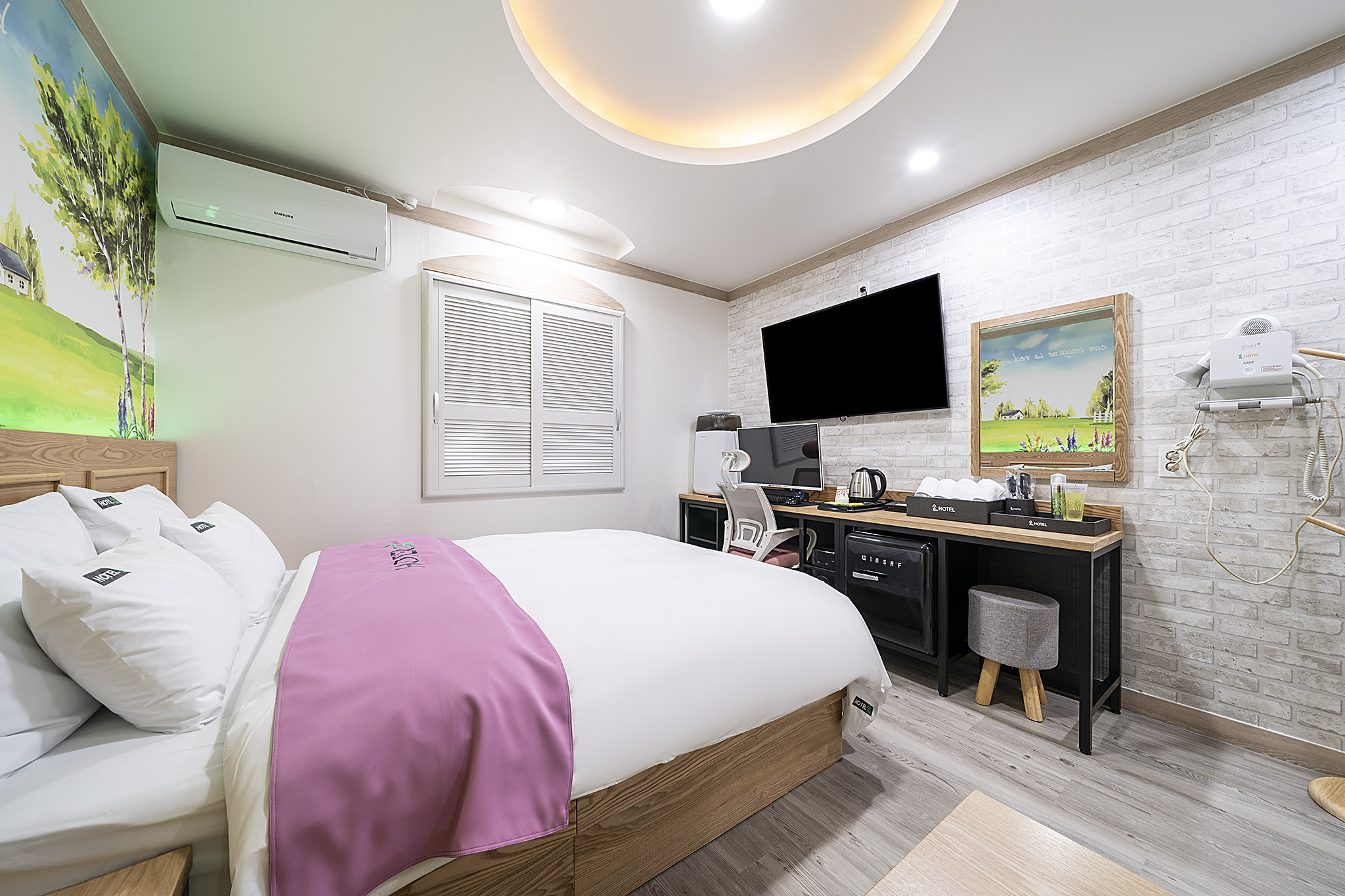 room detail thumbnail 2