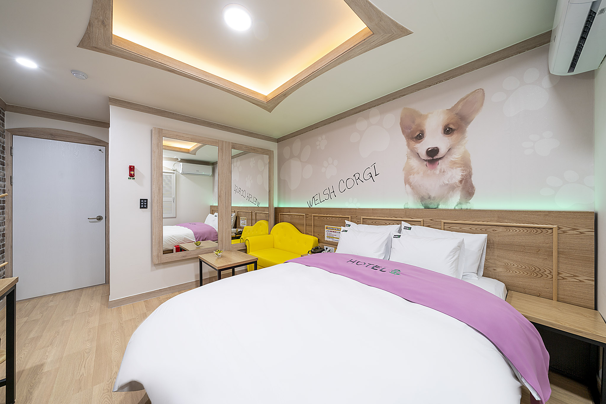 room detail thumbnail 1