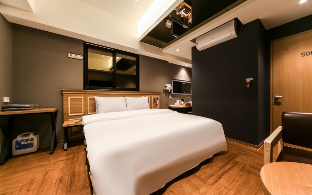 room detail thumbnail 2