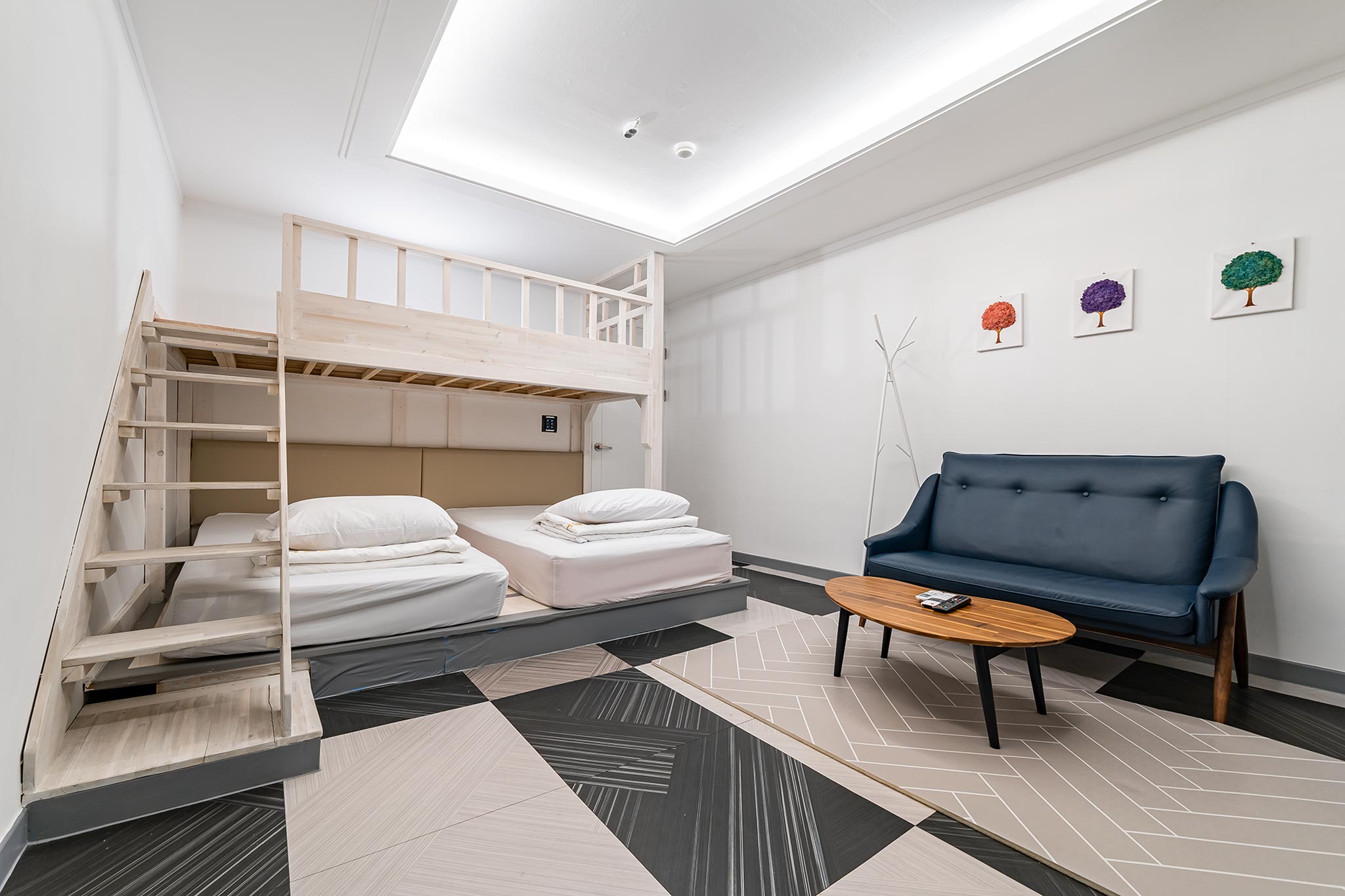 room detail thumbnail 2