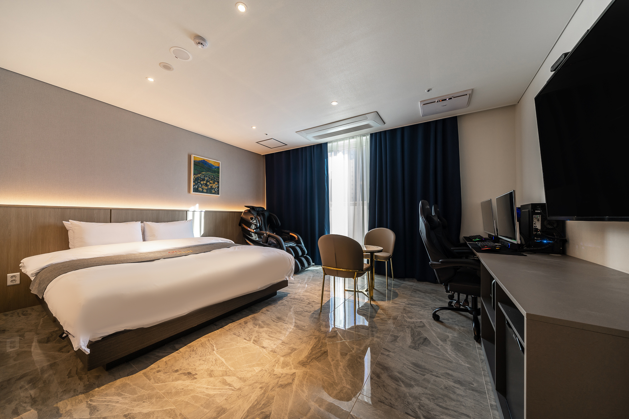 room detail thumbnail 0