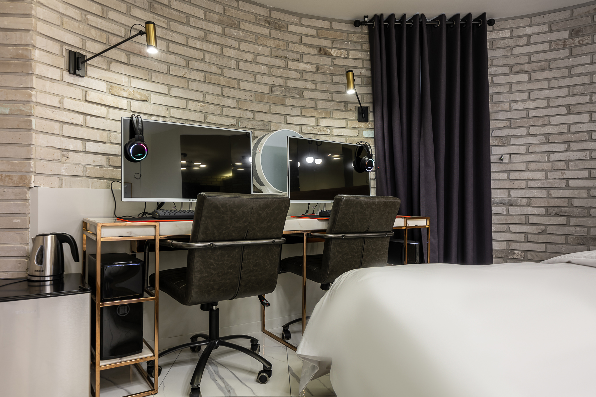 room detail thumbnail 2