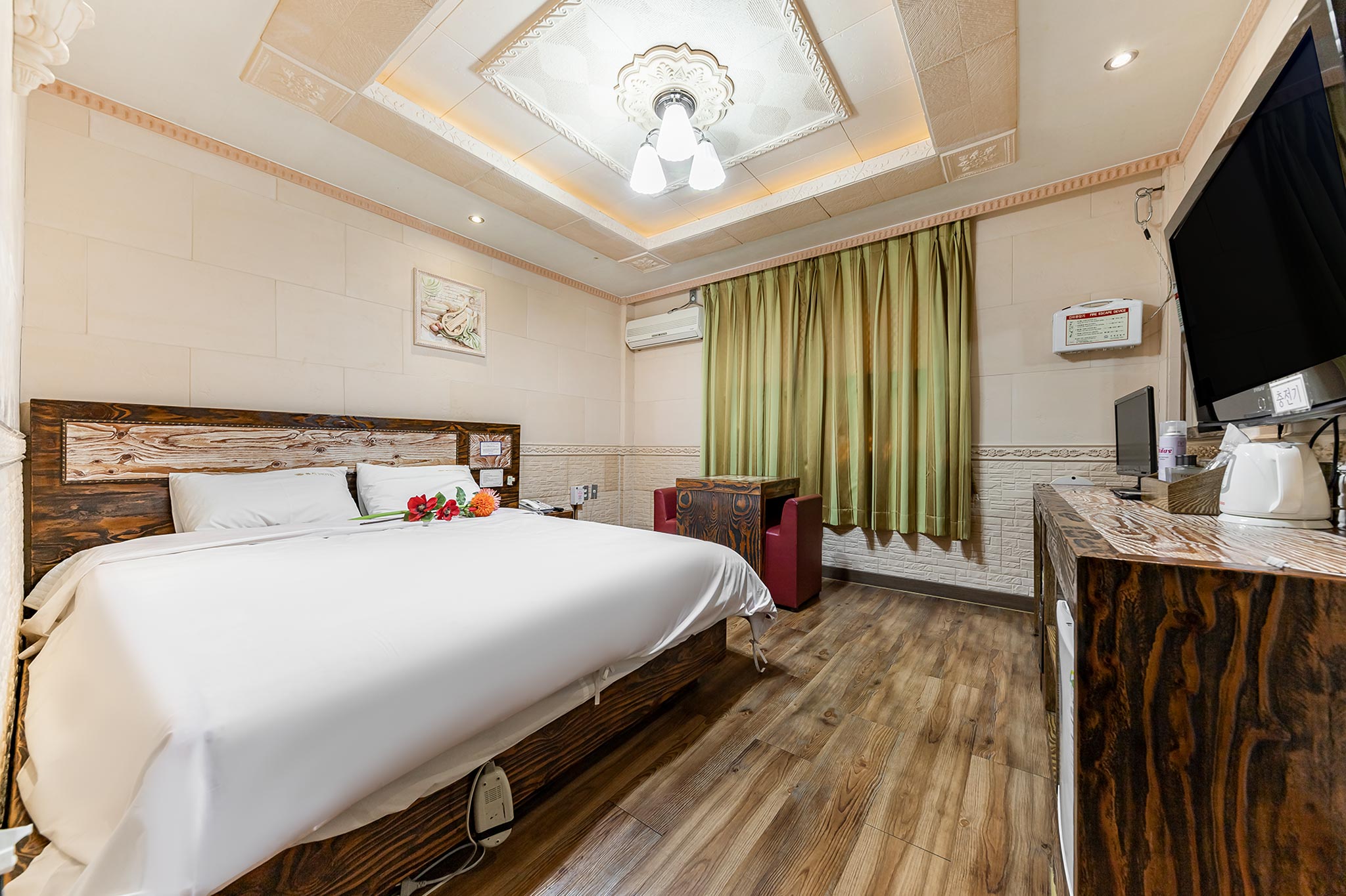 room detail thumbnail 0