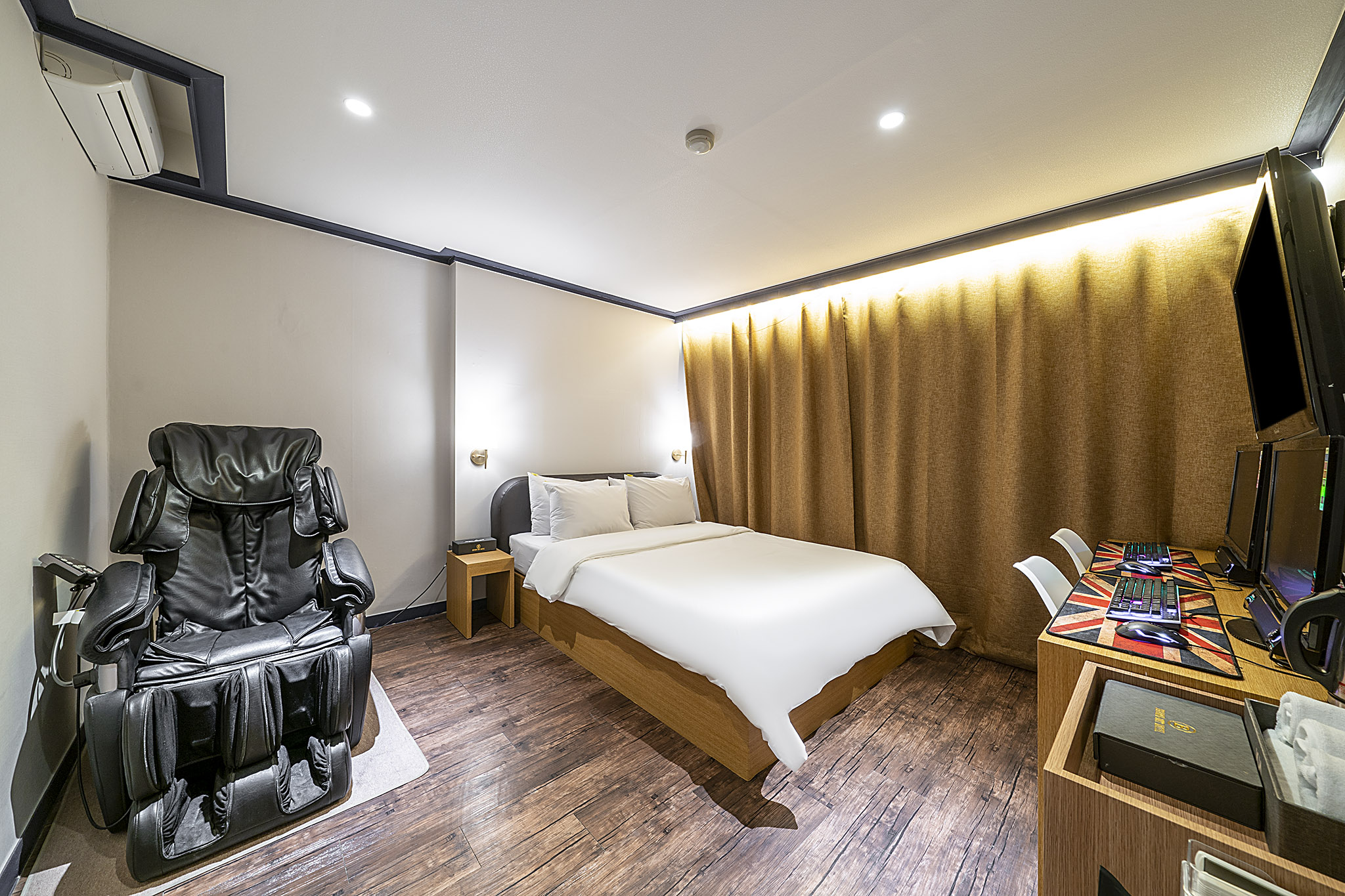 room detail thumbnail 0