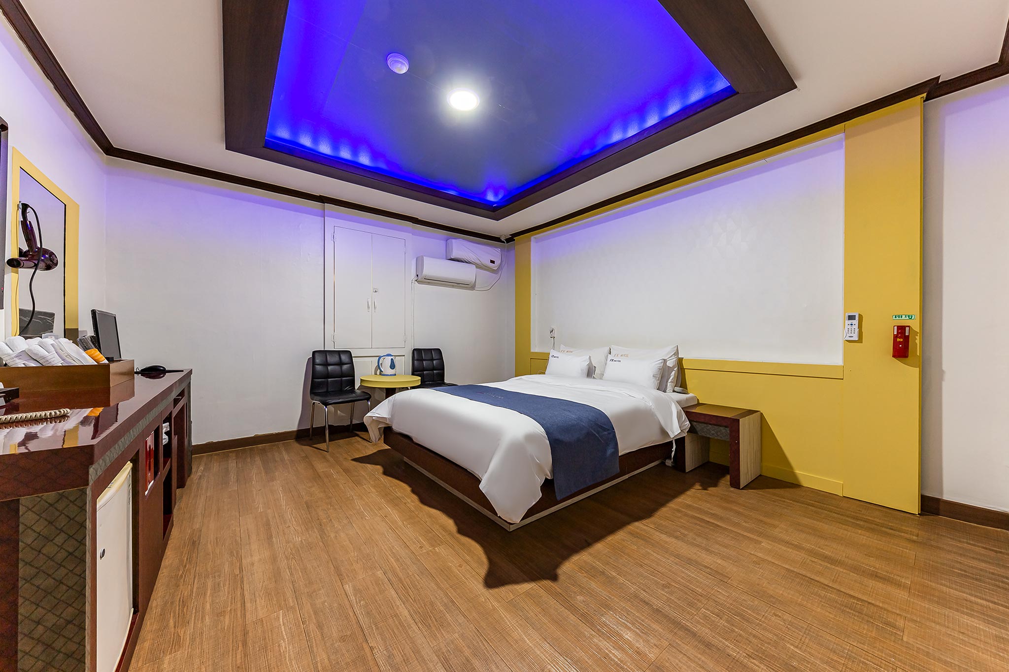 room detail thumbnail 1