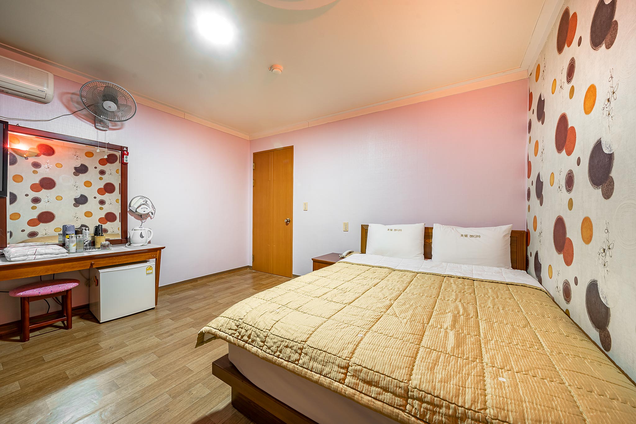 room detail thumbnail 0