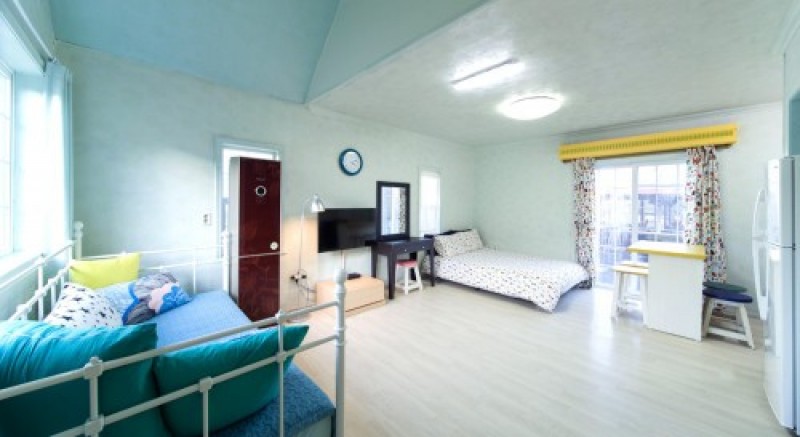 room detail thumbnail 1