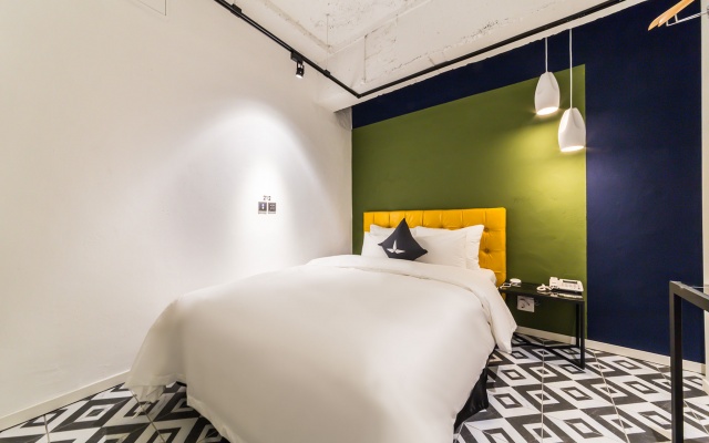 room detail thumbnail 1