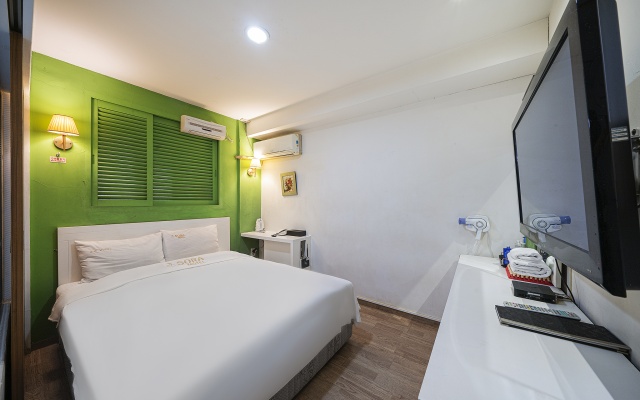 room detail thumbnail 2