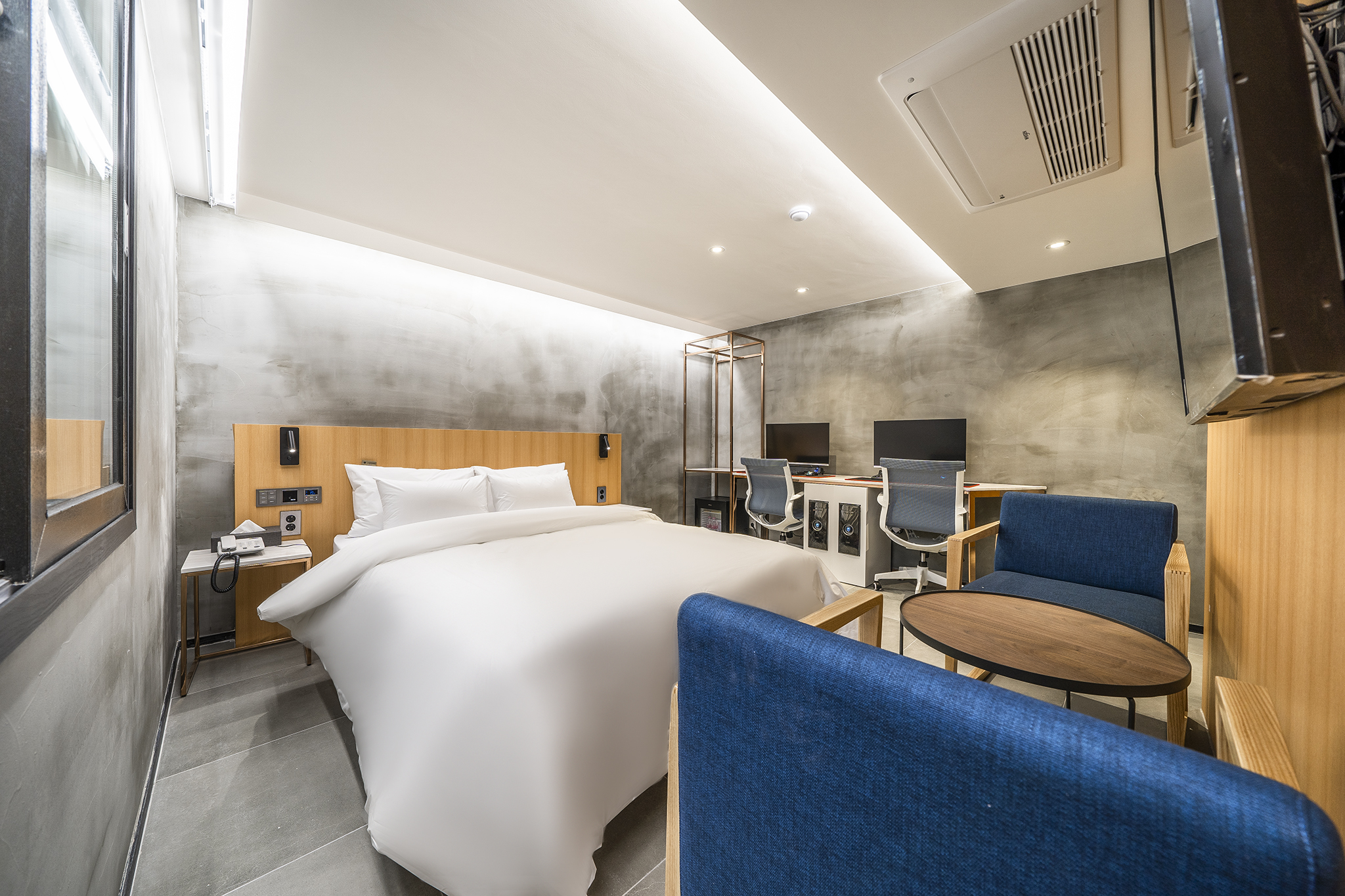room detail thumbnail 1
