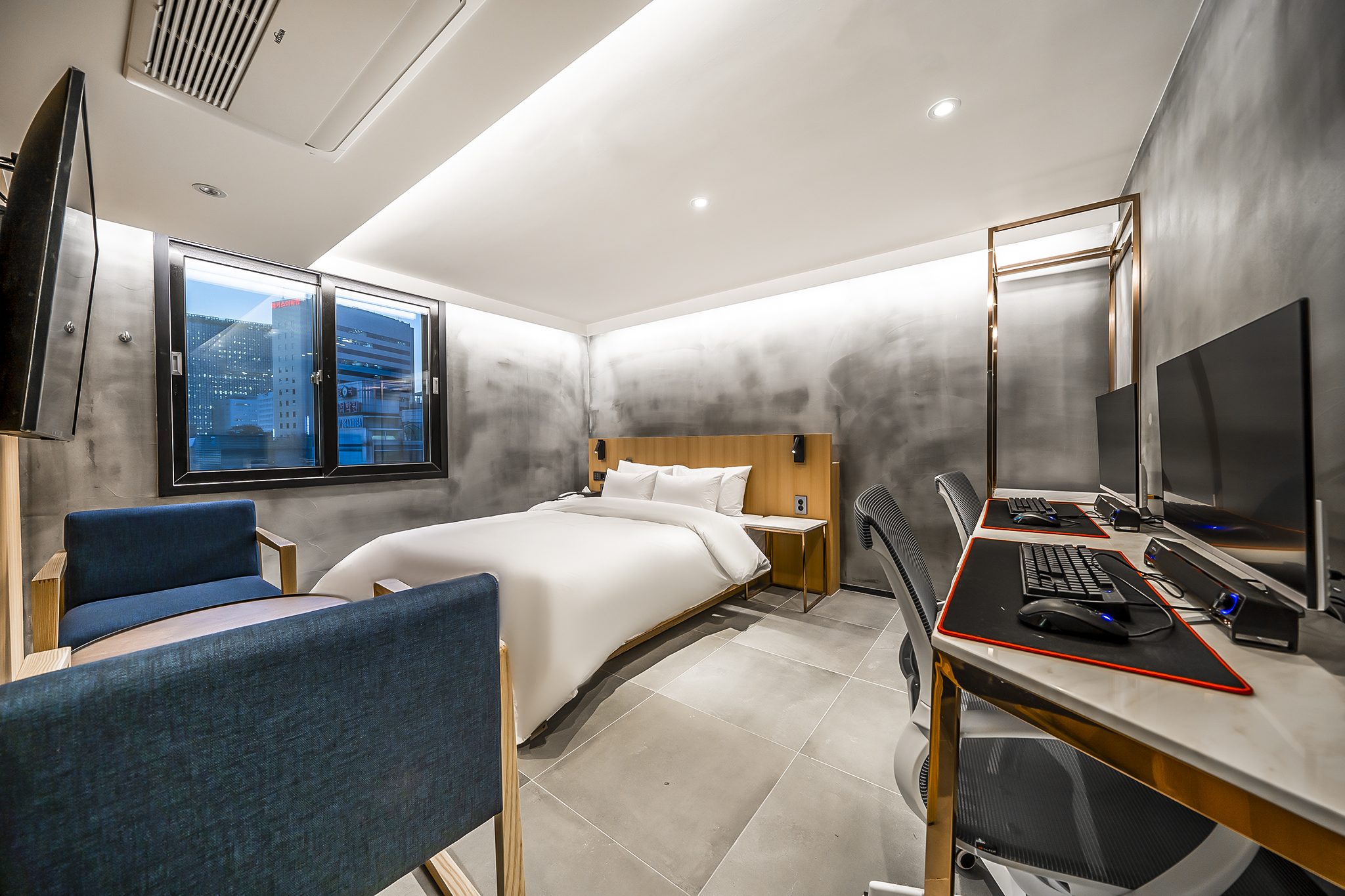 room detail thumbnail 2