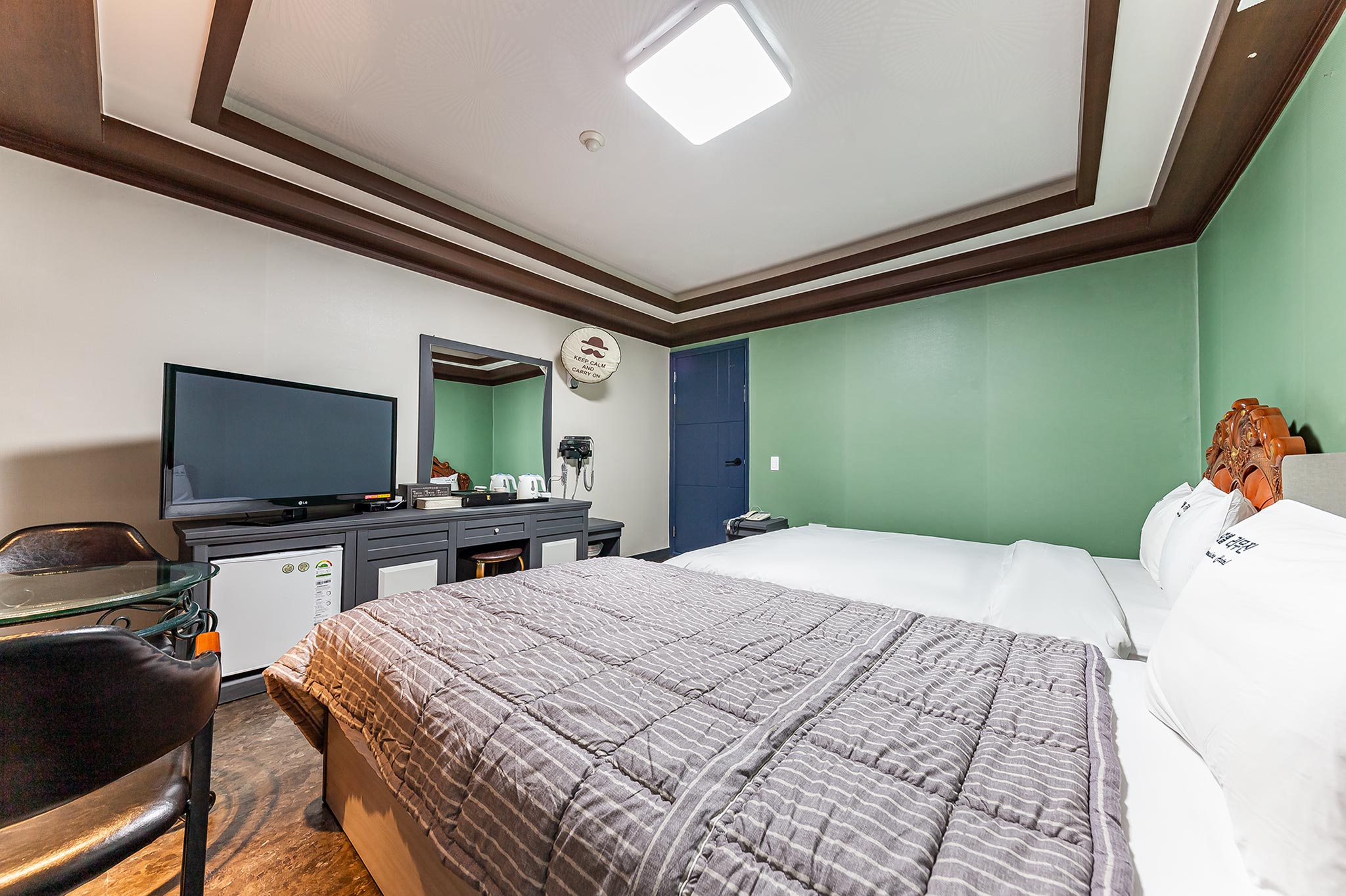 room detail thumbnail 2