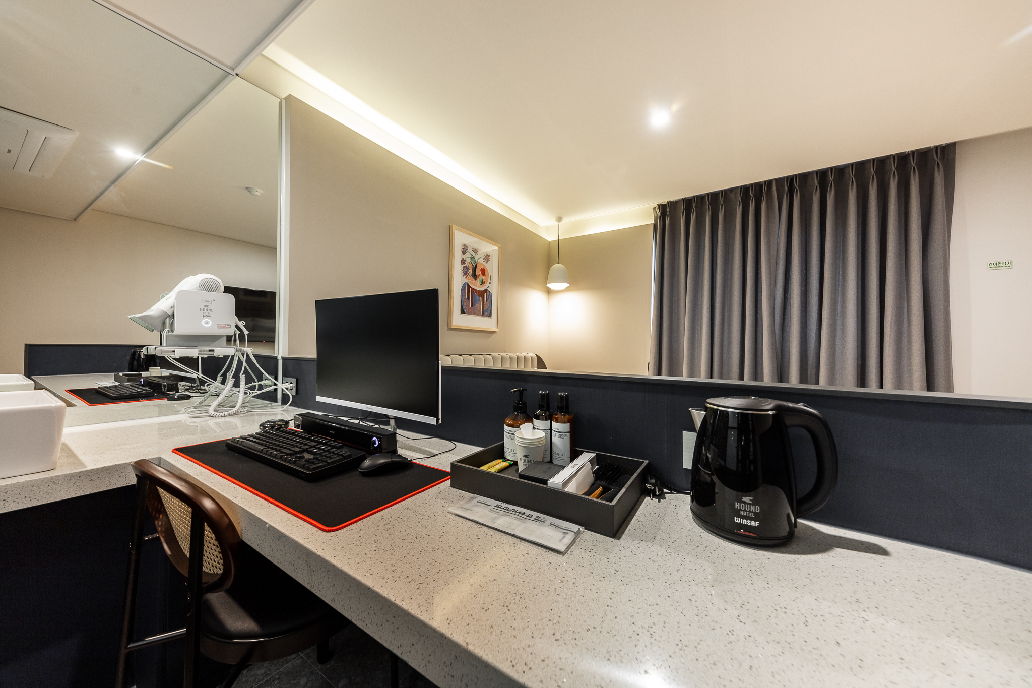 room detail thumbnail 1