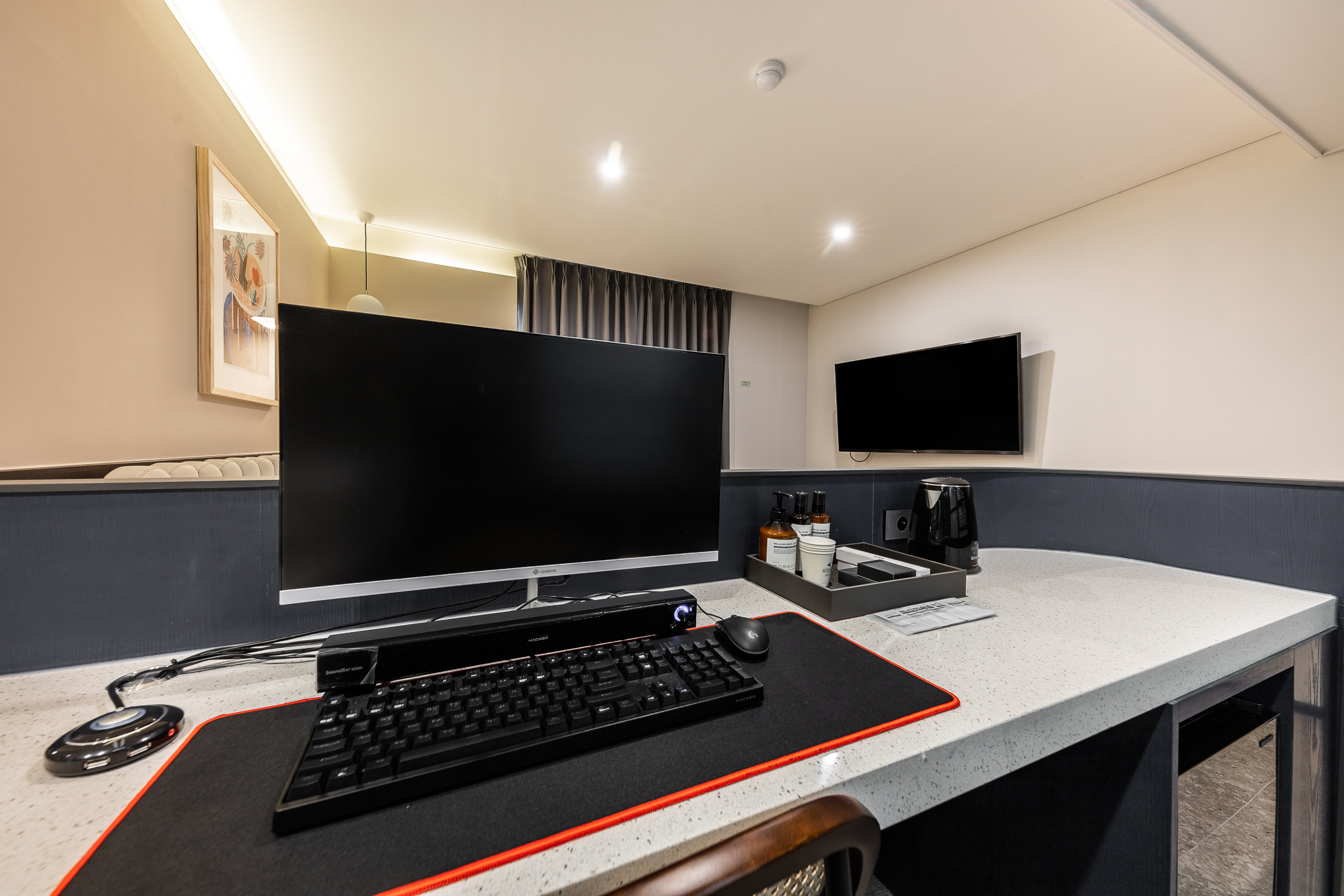 room detail thumbnail 2