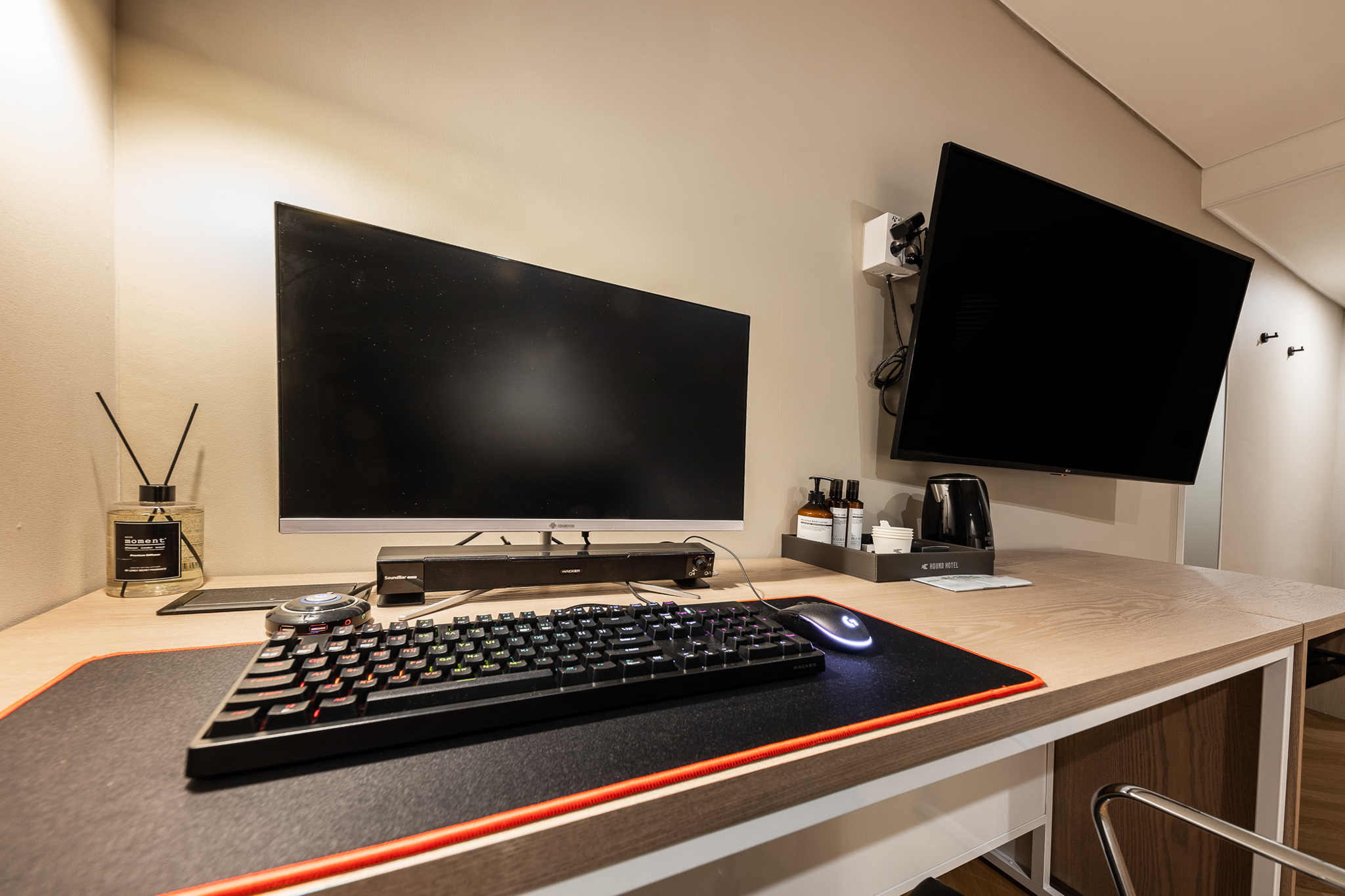 room detail thumbnail 2