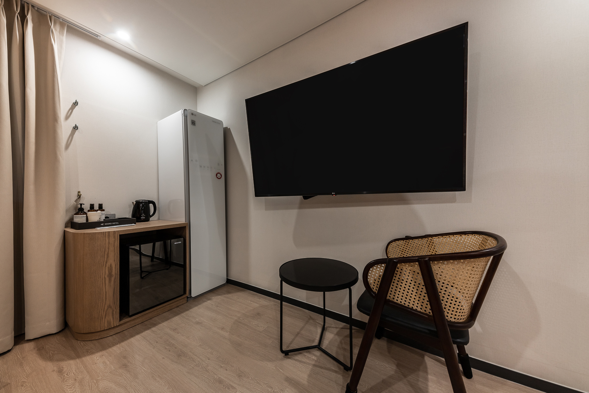 room detail thumbnail 2