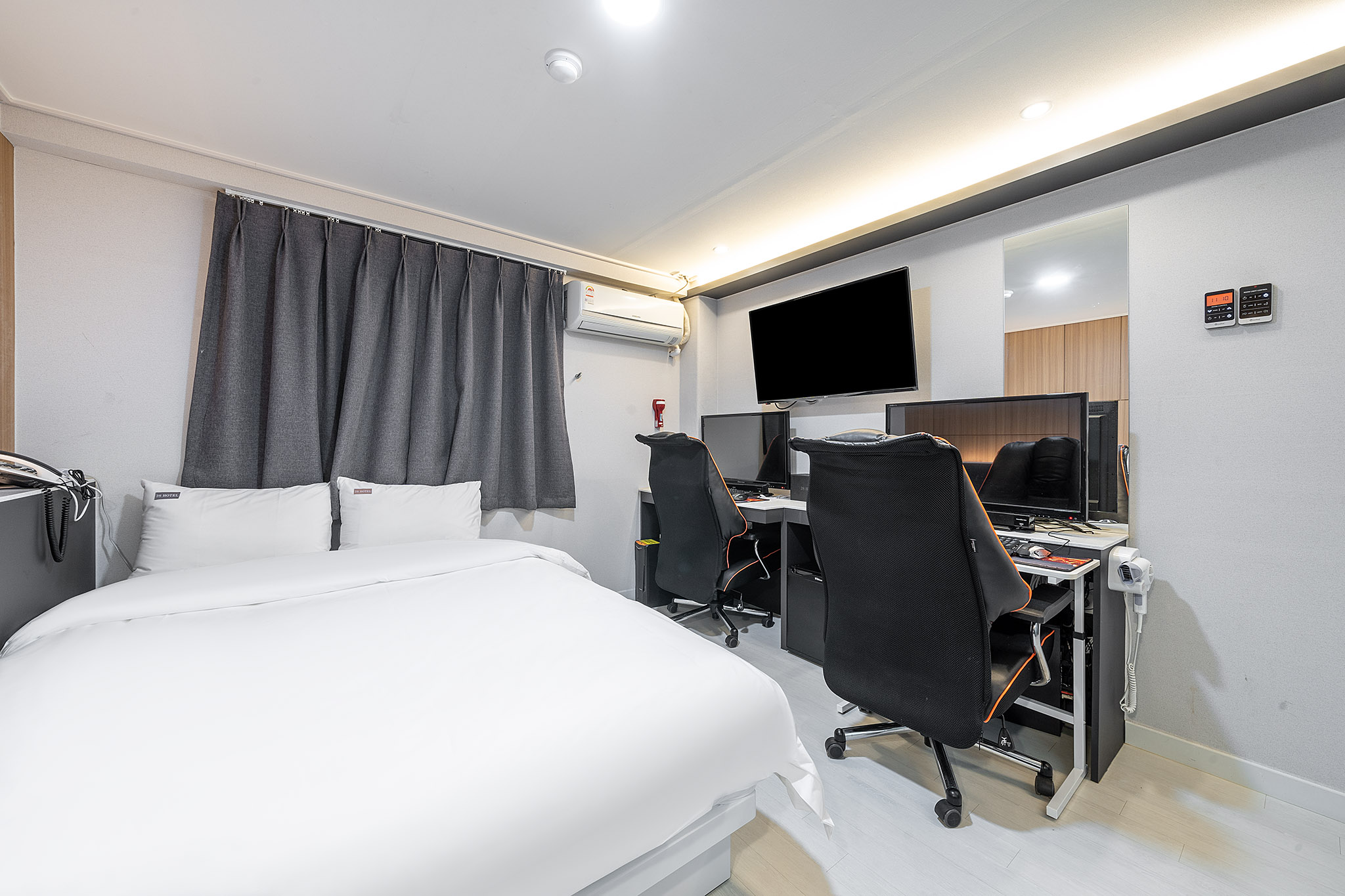 room detail thumbnail 1