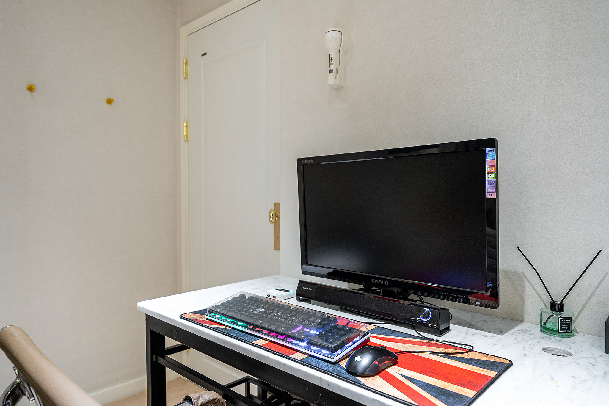 room detail thumbnail 2