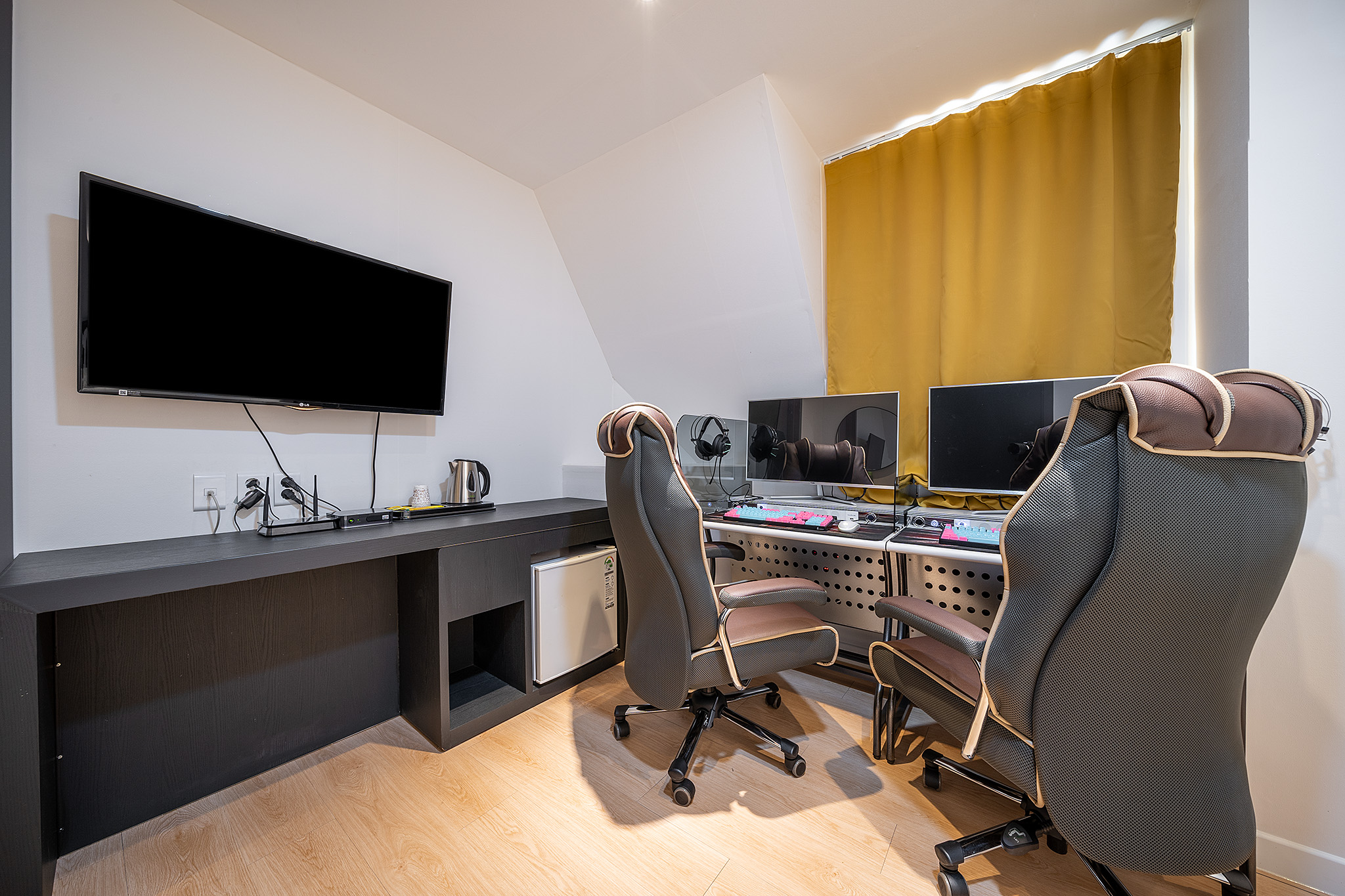 room detail thumbnail 1