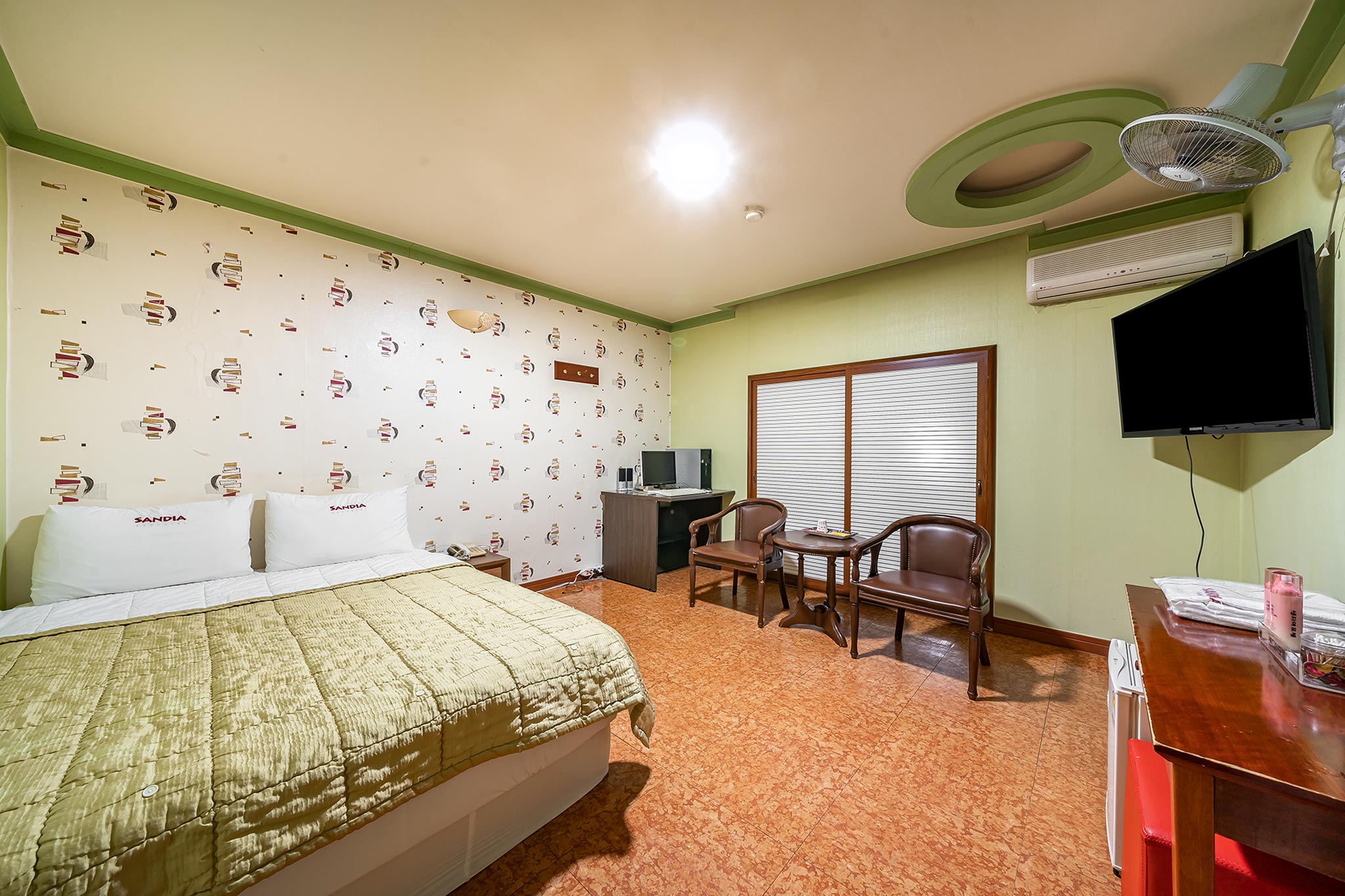 room detail thumbnail 0