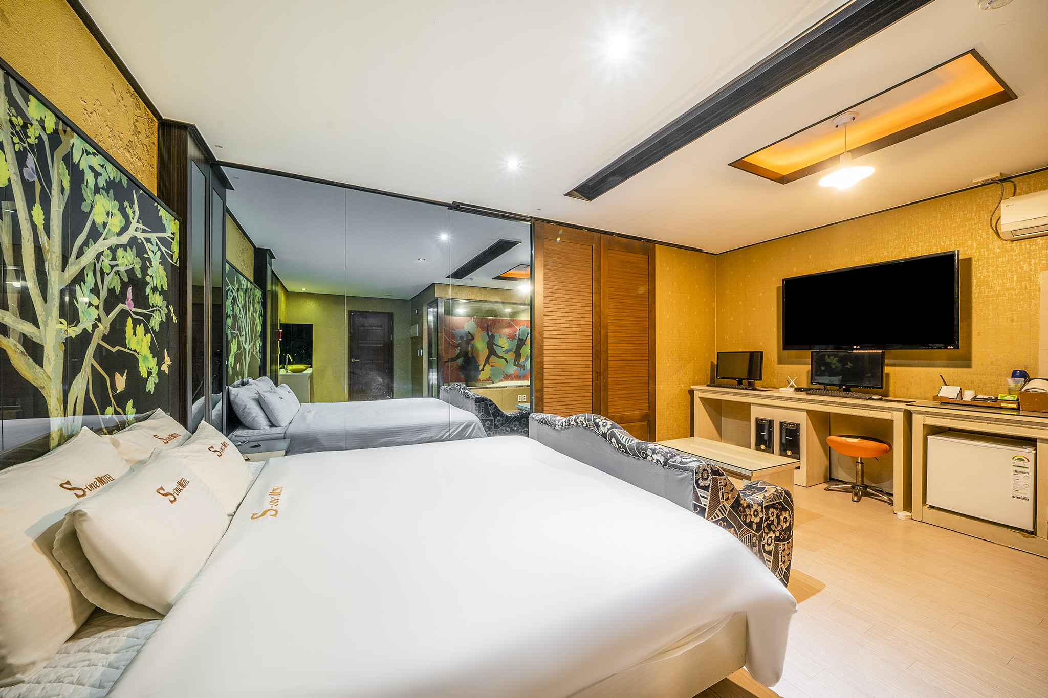 room detail thumbnail 1