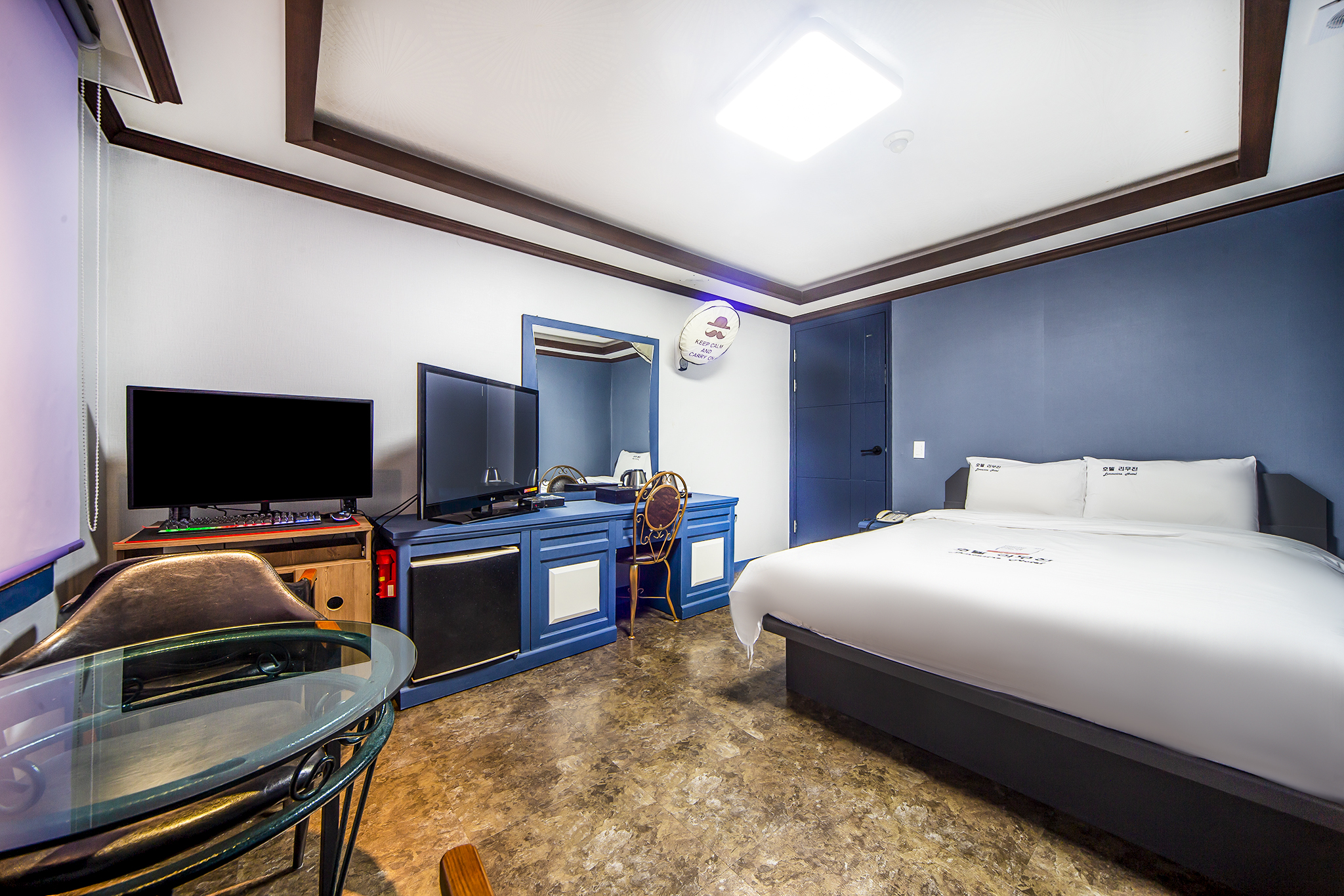 room detail thumbnail 2