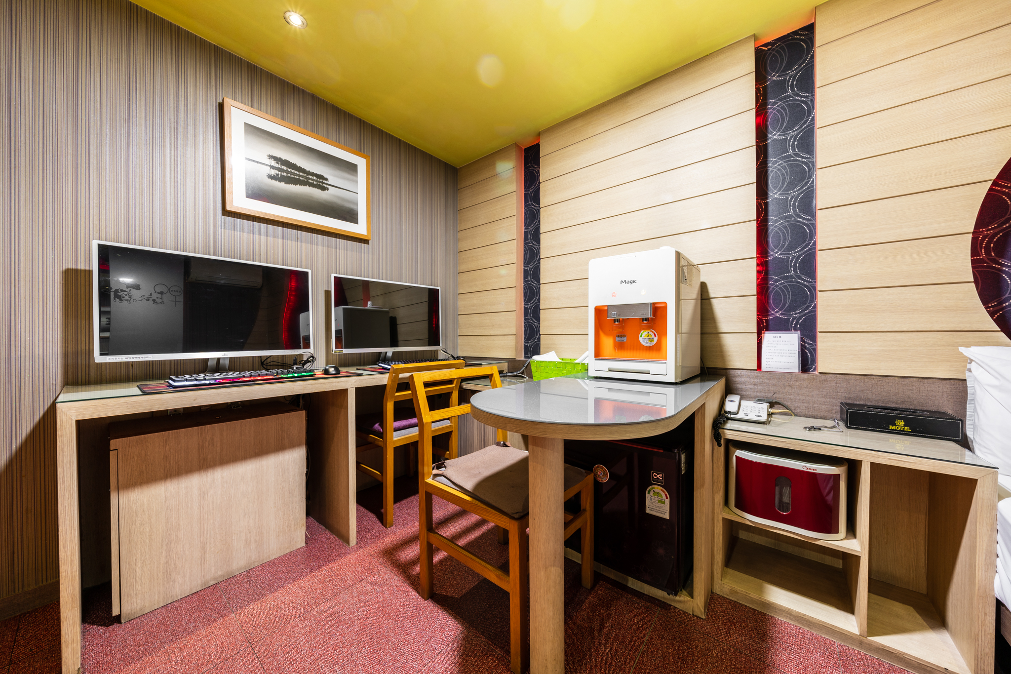 room detail thumbnail 1