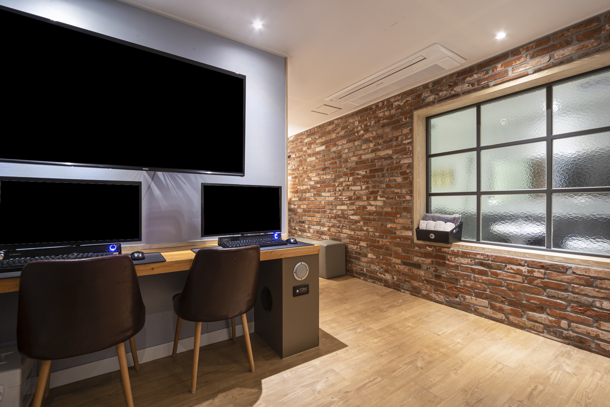 room detail thumbnail 1