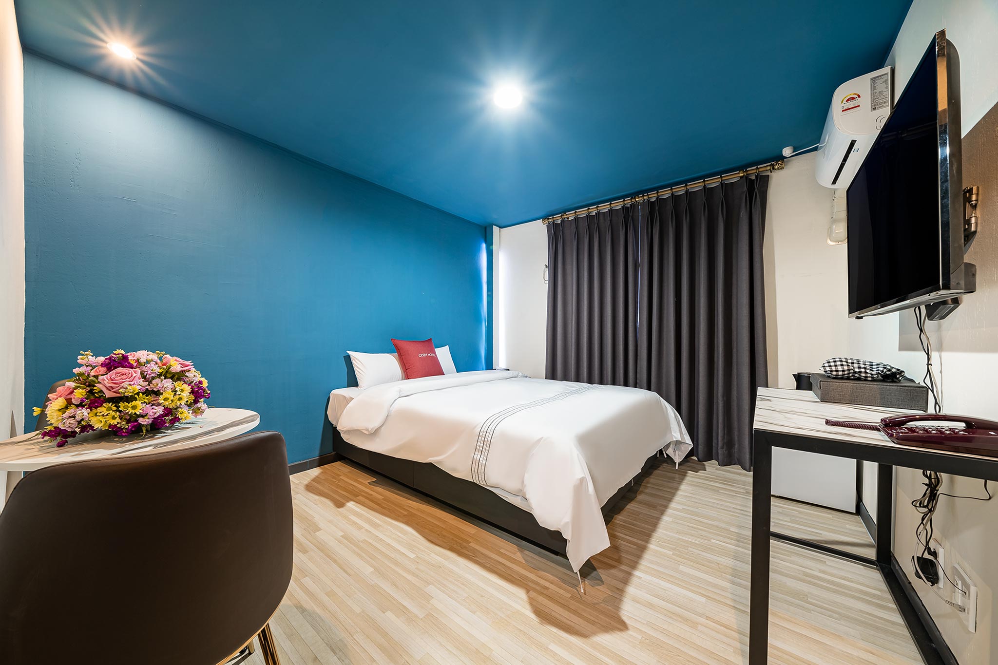 room detail thumbnail 0