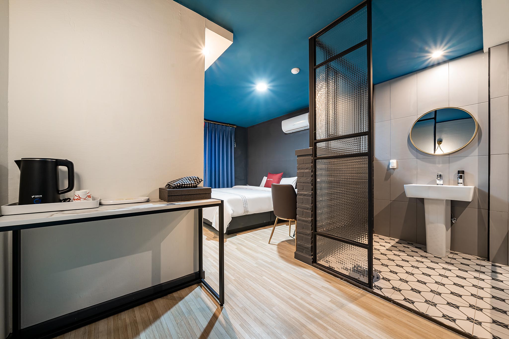 room detail thumbnail 0