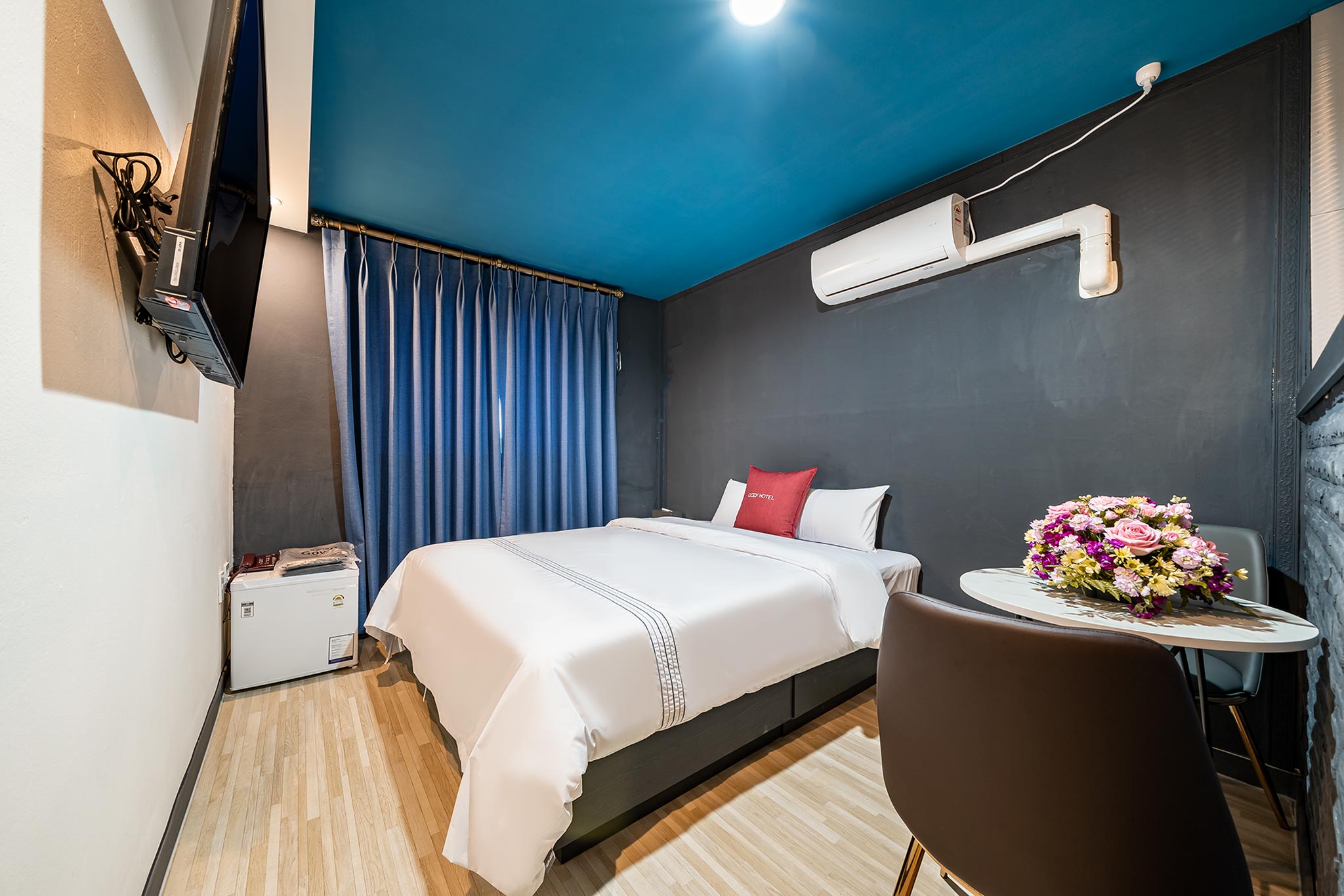 room detail thumbnail 1