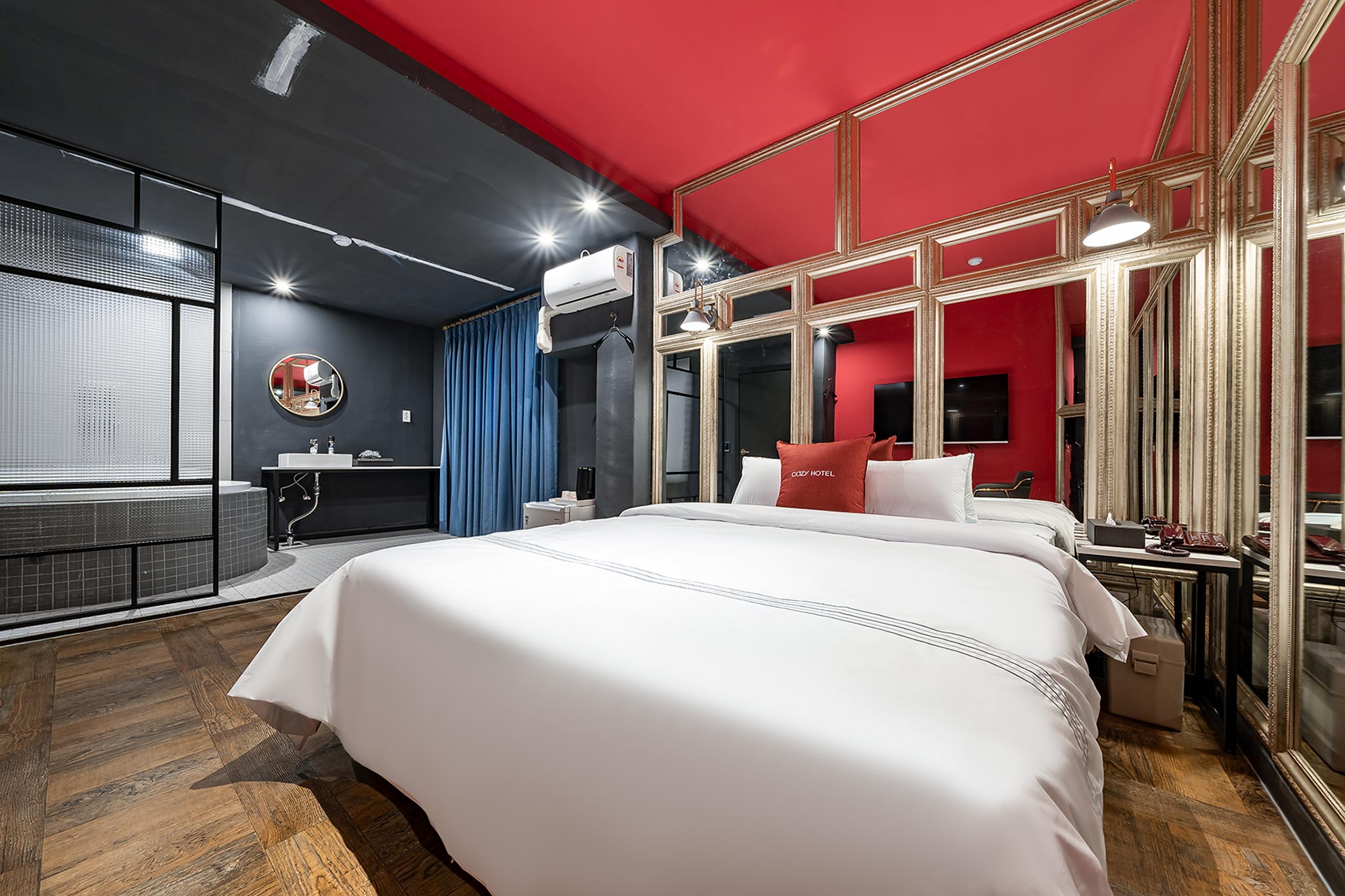 room detail thumbnail 2