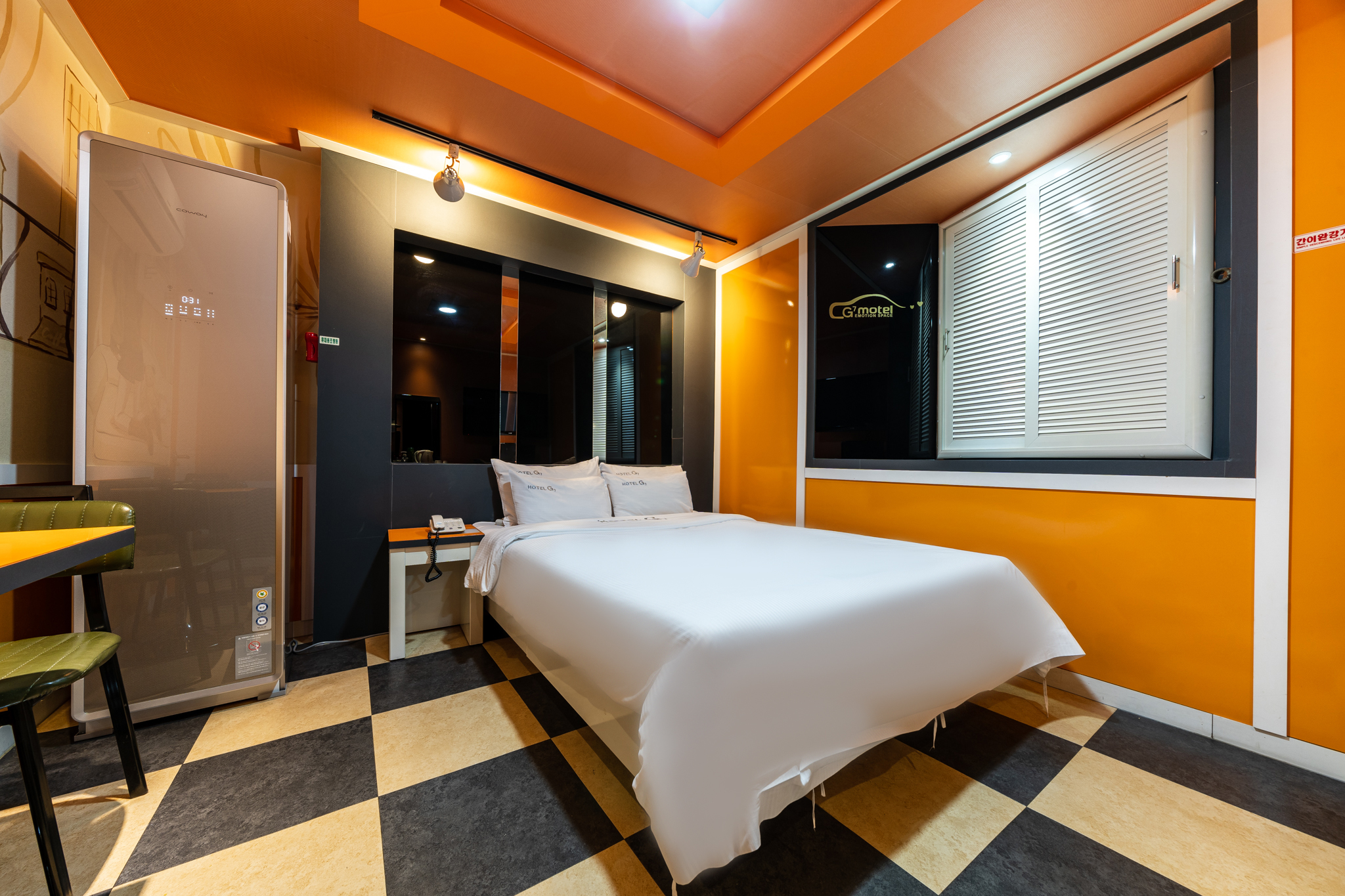 room detail thumbnail 1