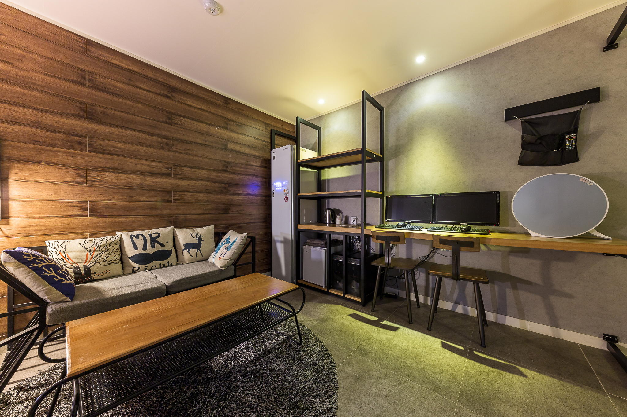 room detail thumbnail 2