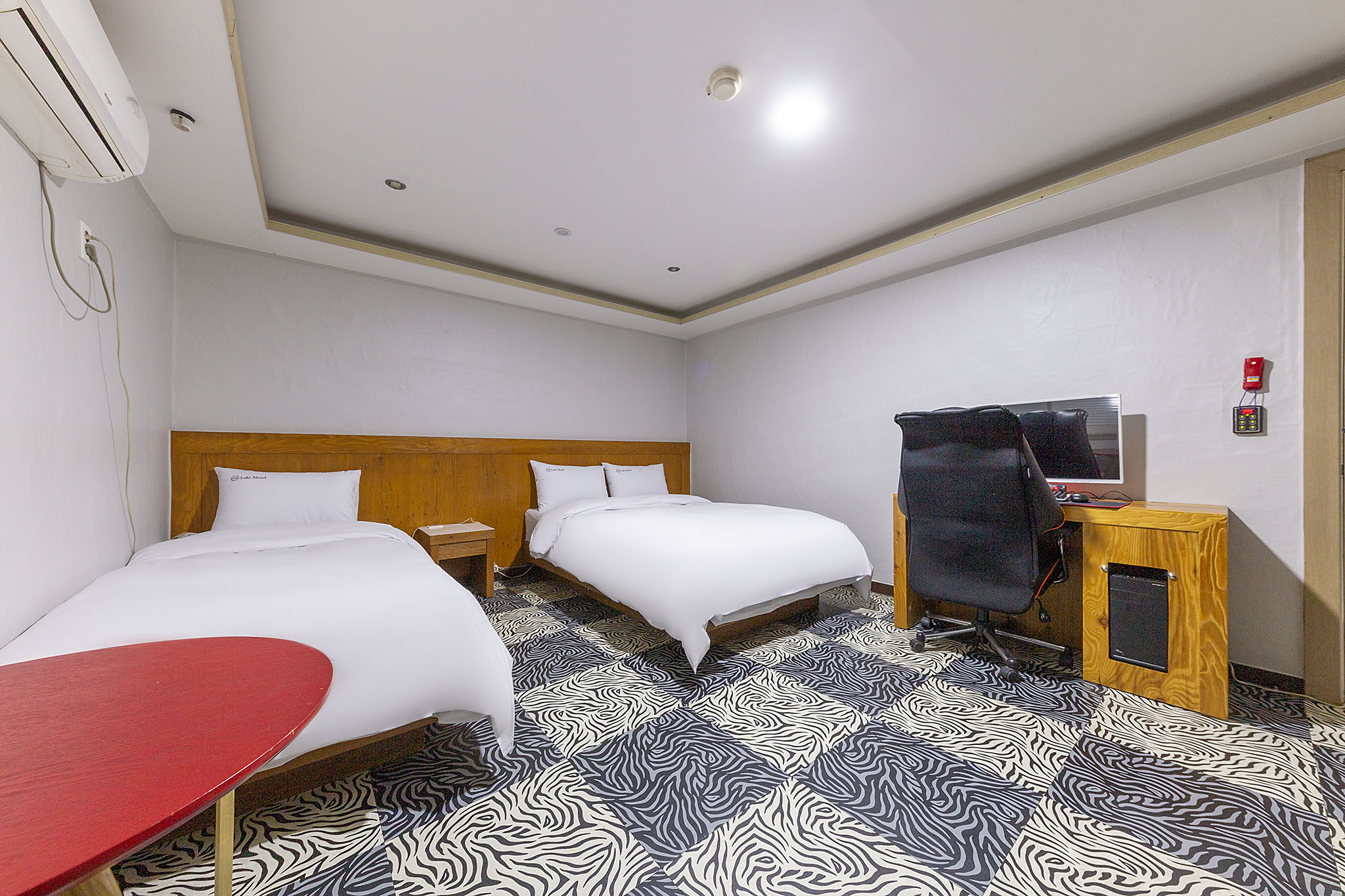 room detail thumbnail 2