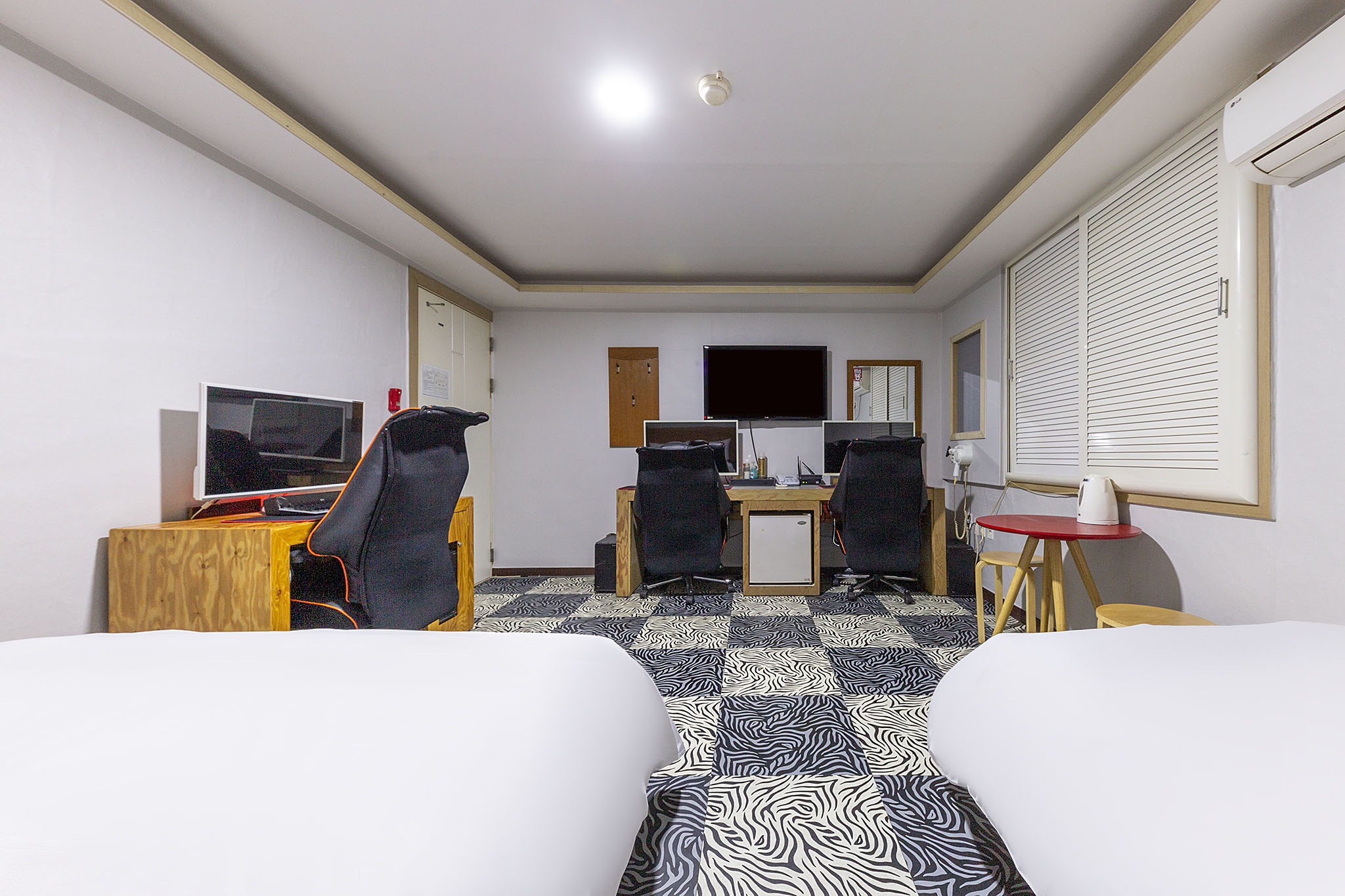 room detail thumbnail 1