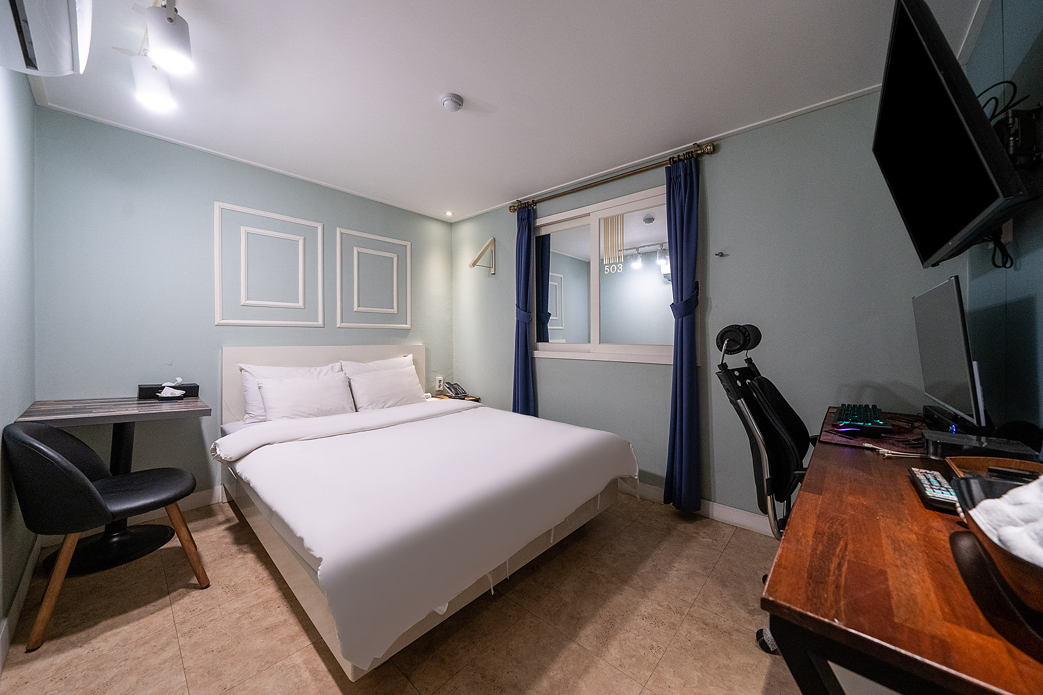 room detail thumbnail 1