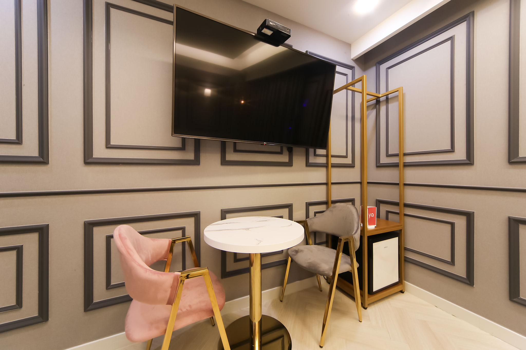 room detail thumbnail 2